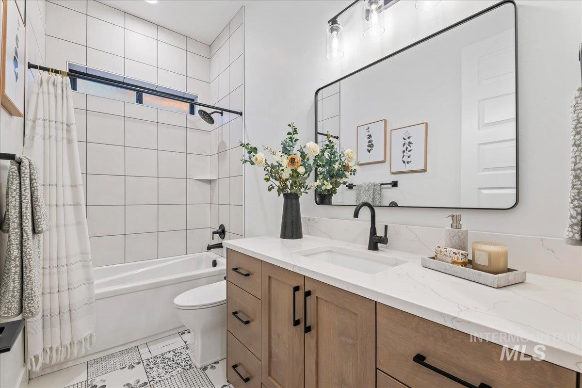 6971 N Cairnhill Way, Eagle, Idaho 83616, 3 Bedrooms, 3.5 Bathrooms, Residential For Sale, Price $1,050,000, 98982528