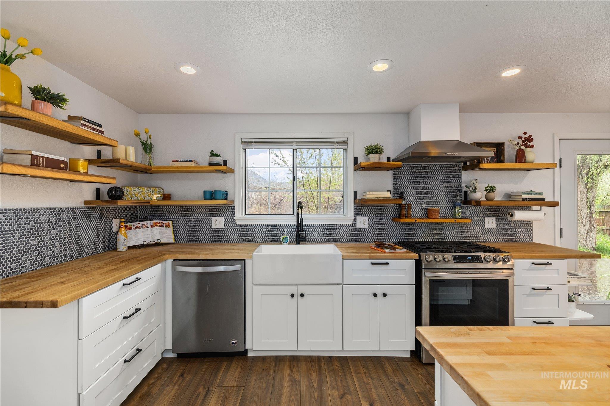 2852 NW 14Th St, Meridian, Idaho 83646, 3 Bedrooms, 2 Bathrooms, Residential For Sale, Price $460,000,MLS 98982529