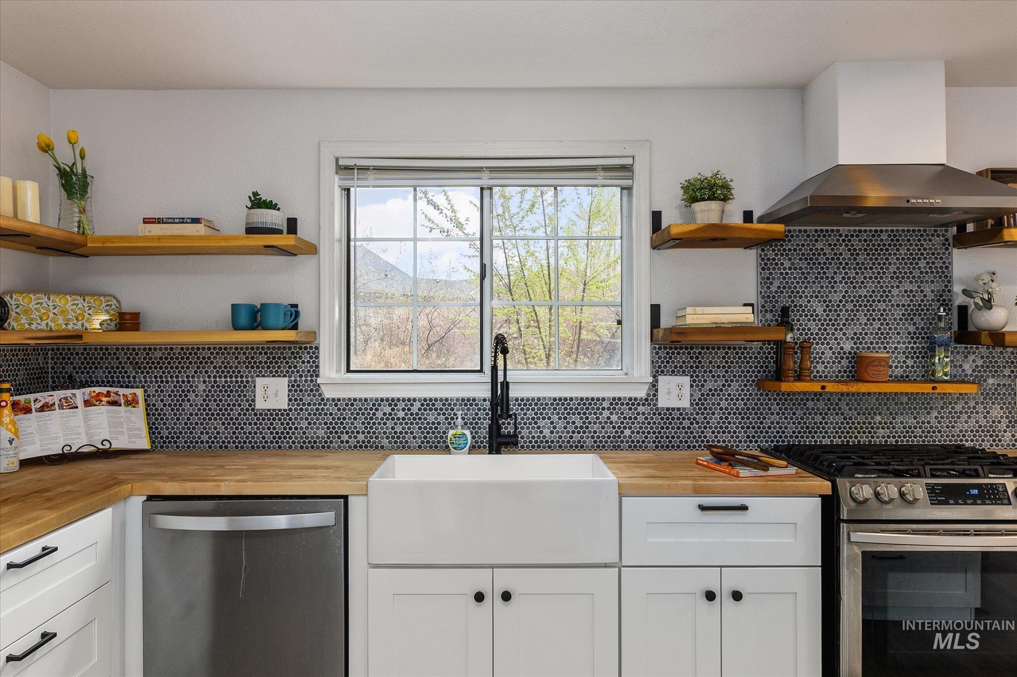 2852 NW 14Th St, Meridian, Idaho 83646, 3 Bedrooms, 2 Bathrooms, Residential For Sale, Price $460,000,MLS 98982529