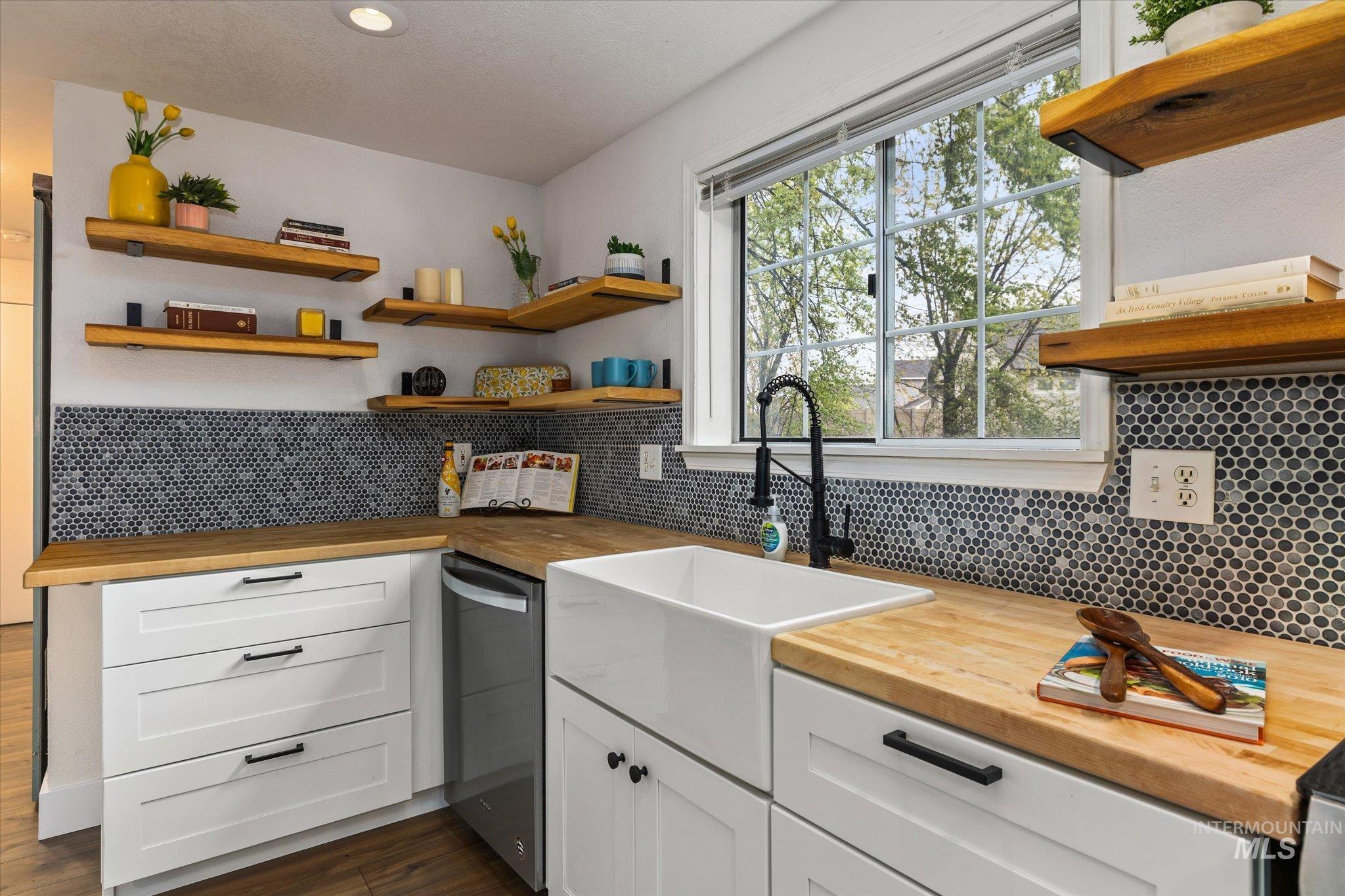 2852 NW 14Th St, Meridian, Idaho 83646, 3 Bedrooms, 2 Bathrooms, Residential For Sale, Price $460,000,MLS 98982529