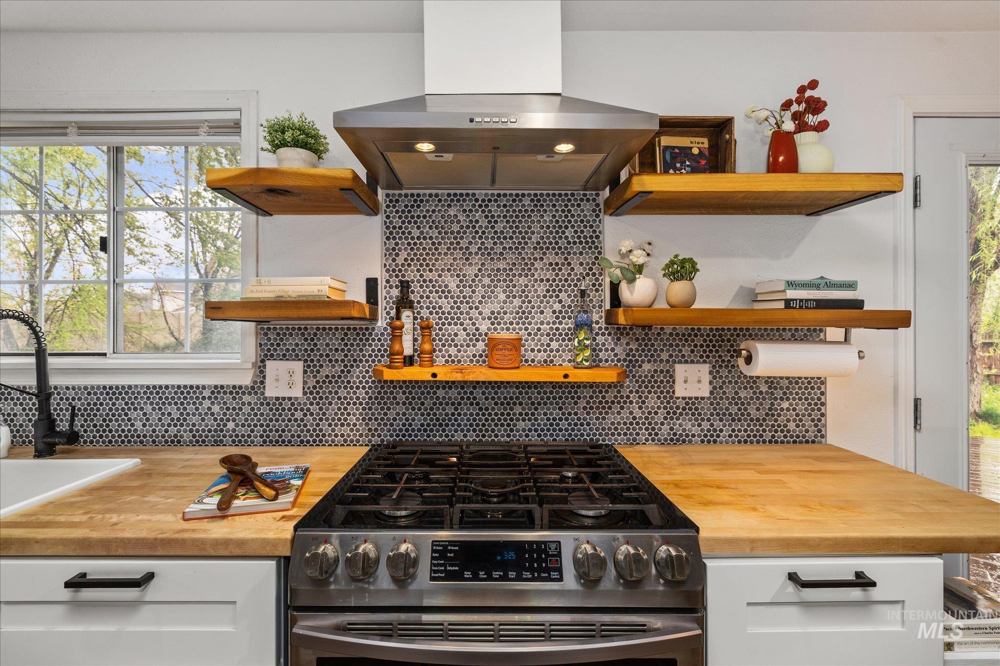 2852 NW 14Th St, Meridian, Idaho 83646, 3 Bedrooms, 2 Bathrooms, Residential For Sale, Price $460,000,MLS 98982529