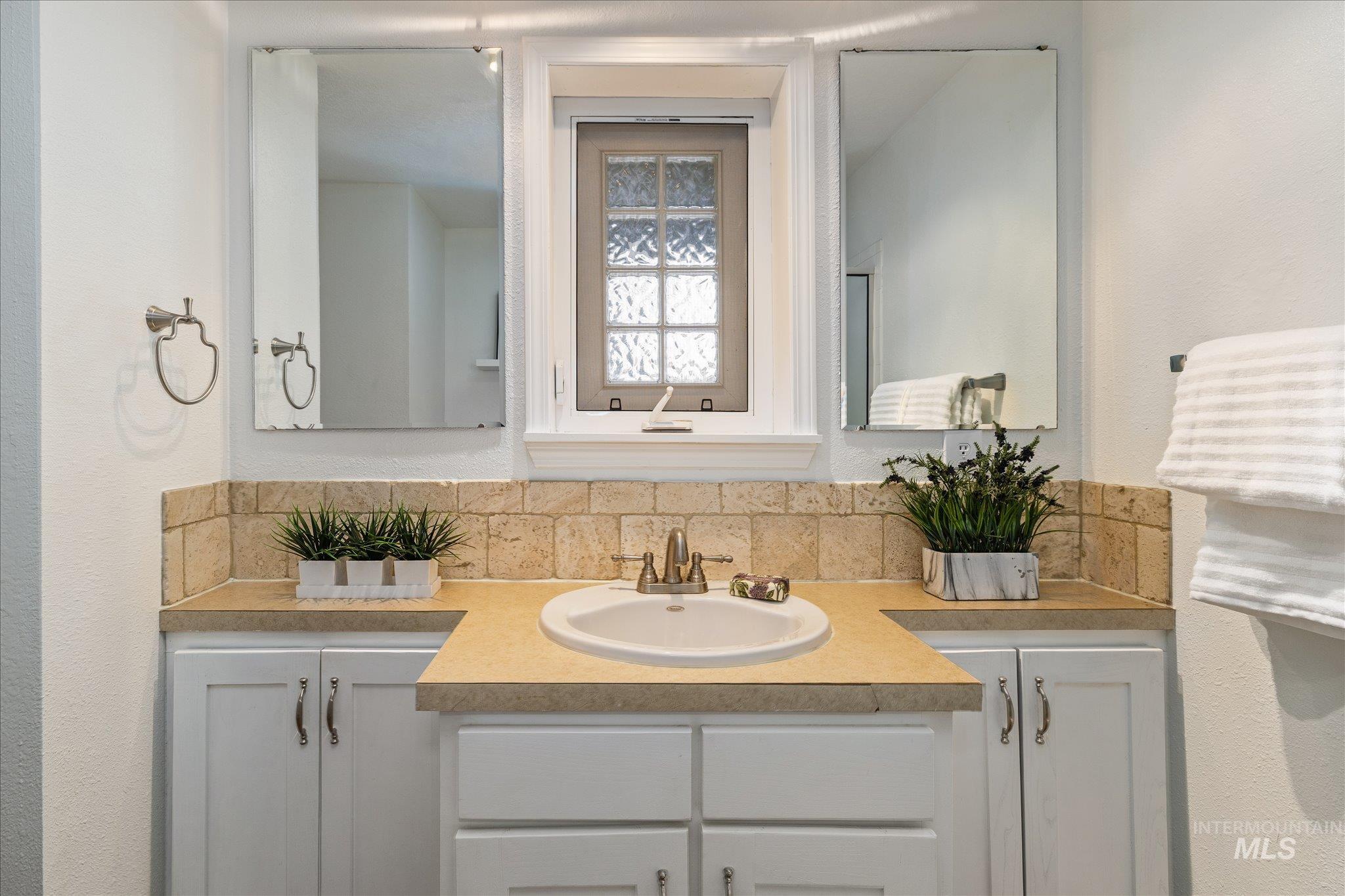 2852 NW 14Th St, Meridian, Idaho 83646, 3 Bedrooms, 2 Bathrooms, Residential For Sale, Price $460,000,MLS 98982529