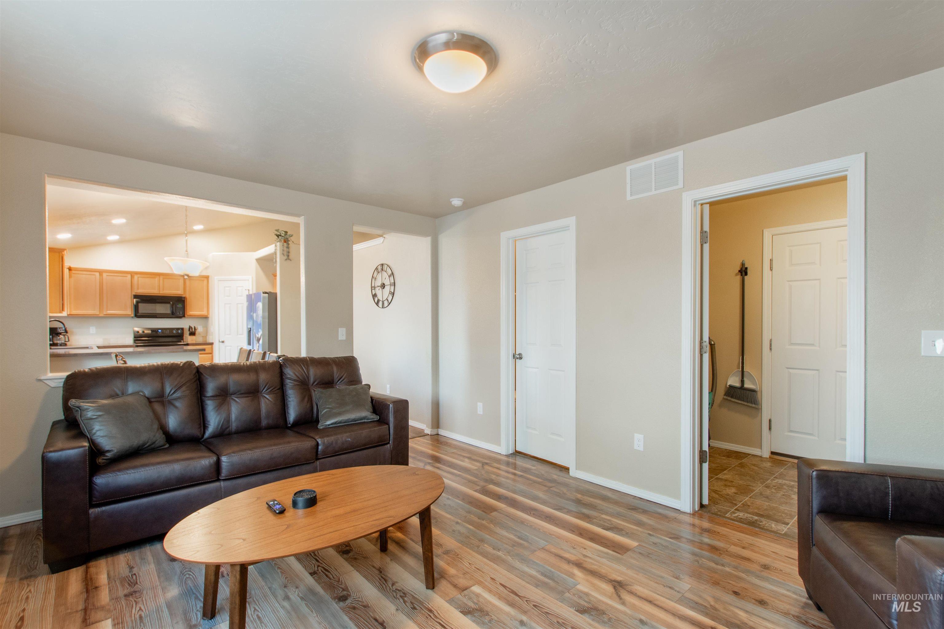 5759 S Moon Land Ave, Boise, Idaho 83709, 4 Bedrooms, 2.5 Bathrooms, Residential For Sale, Price $449,000,MLS 98982530