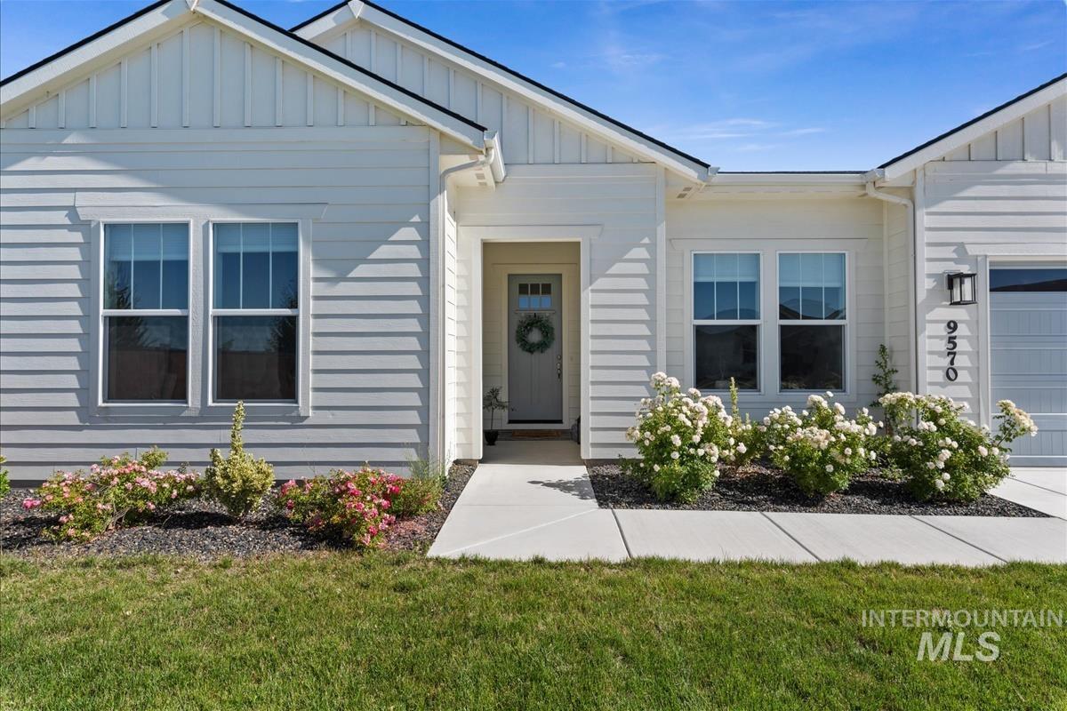 9570 W Summit Peak Dr, Star, Idaho 83669, 3 Bedrooms, 2.5 Bathrooms, Residential For Sale, Price $749,000, 98982533