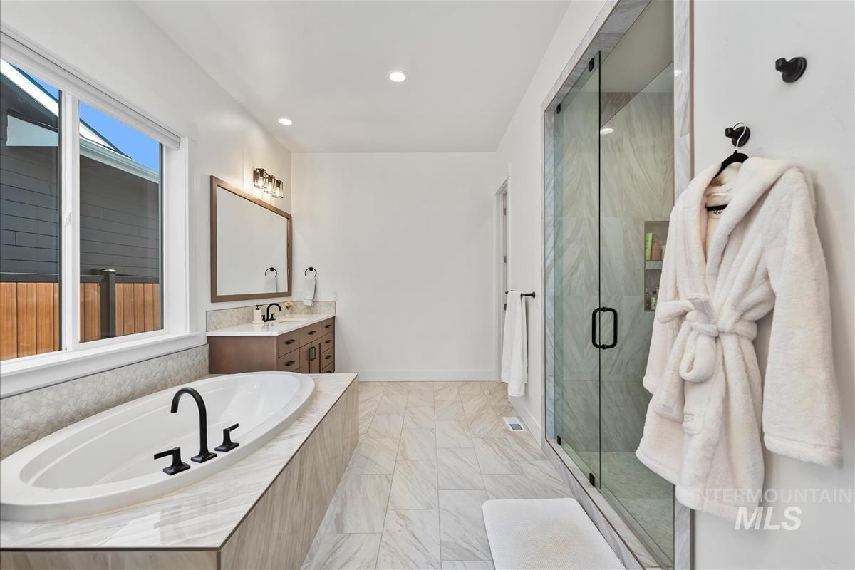 9570 W Summit Peak Dr, Star, Idaho 83669, 3 Bedrooms, 2.5 Bathrooms, Residential For Sale, Price $779,000,MLS 98982533