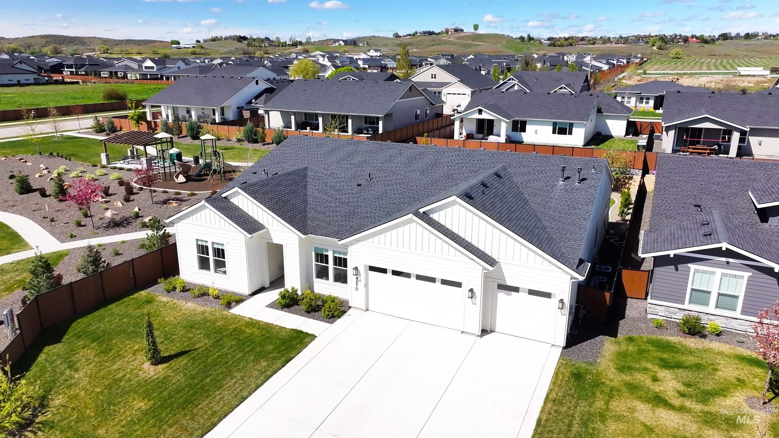 9570 W Summit Peak Dr, Star, Idaho 83669, 3 Bedrooms, 2.5 Bathrooms, Residential For Sale, Price $749,000, 98982533