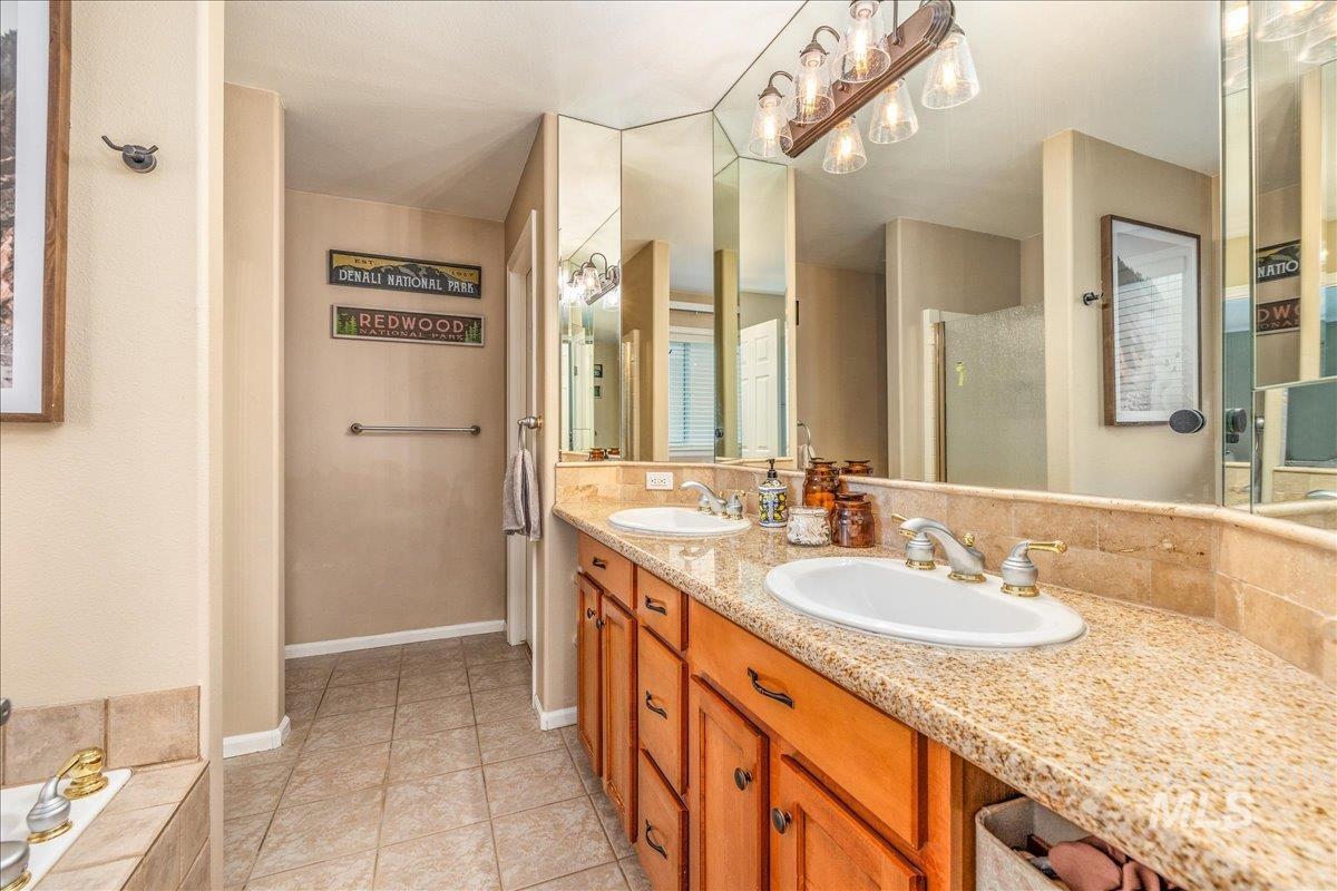 6224 N Royal Park, Boise, Idaho 83713, 3 Bedrooms, 2 Bathrooms, Residential For Sale, Price $449,900,MLS 98982534