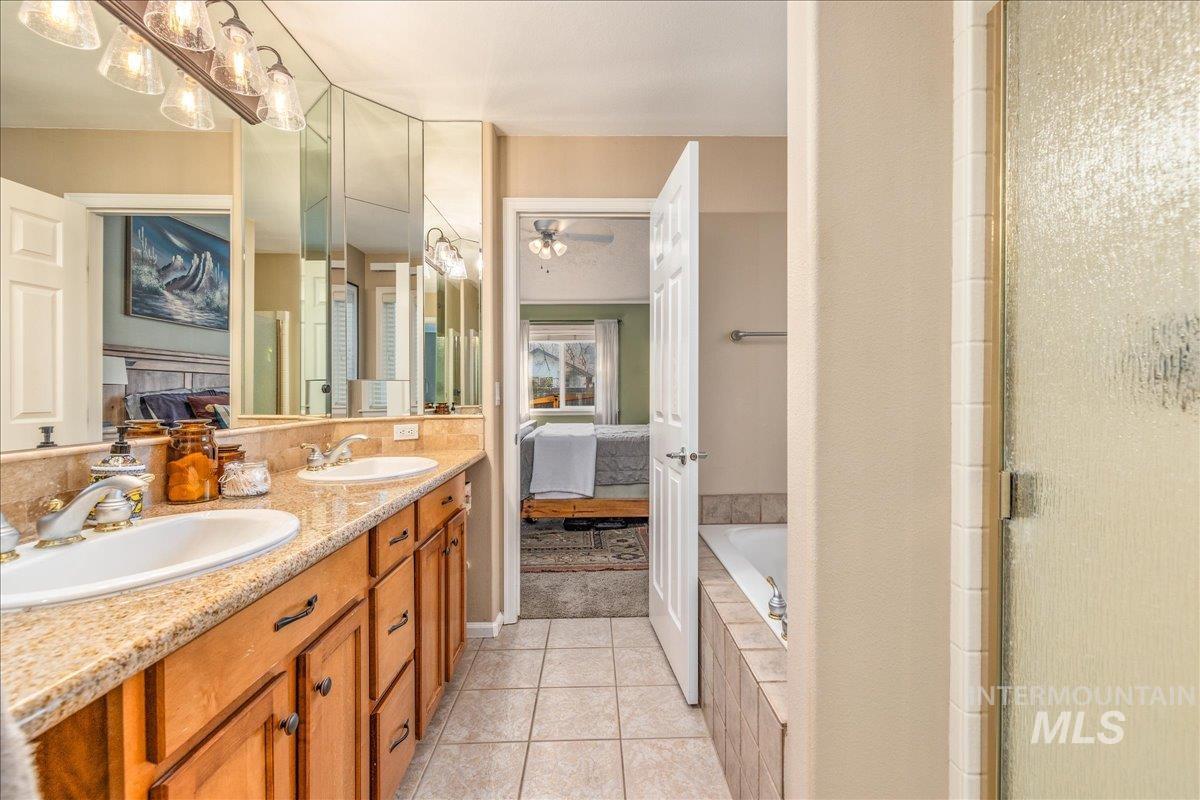 6224 N Royal Park, Boise, Idaho 83713, 3 Bedrooms, 2 Bathrooms, Residential For Sale, Price $449,900,MLS 98982534