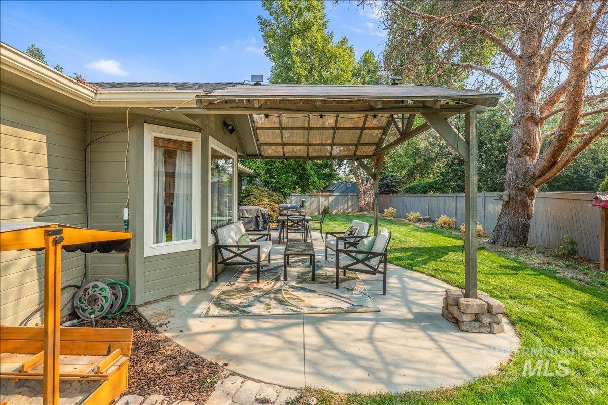 6224 N Royal Park, Boise, Idaho 83713, 3 Bedrooms, 2 Bathrooms, Residential For Sale, Price $449,900,MLS 98982534