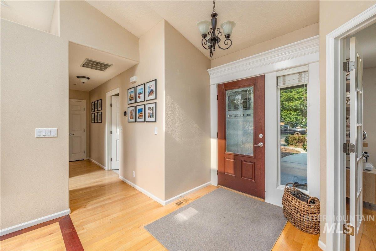 6224 N Royal Park, Boise, Idaho 83713, 3 Bedrooms, 2 Bathrooms, Residential For Sale, Price $449,900,MLS 98982534