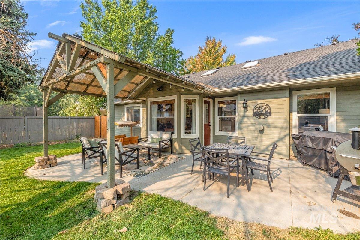 6224 N Royal Park, Boise, Idaho 83713, 3 Bedrooms, 2 Bathrooms, Residential For Sale, Price $449,900,MLS 98982534