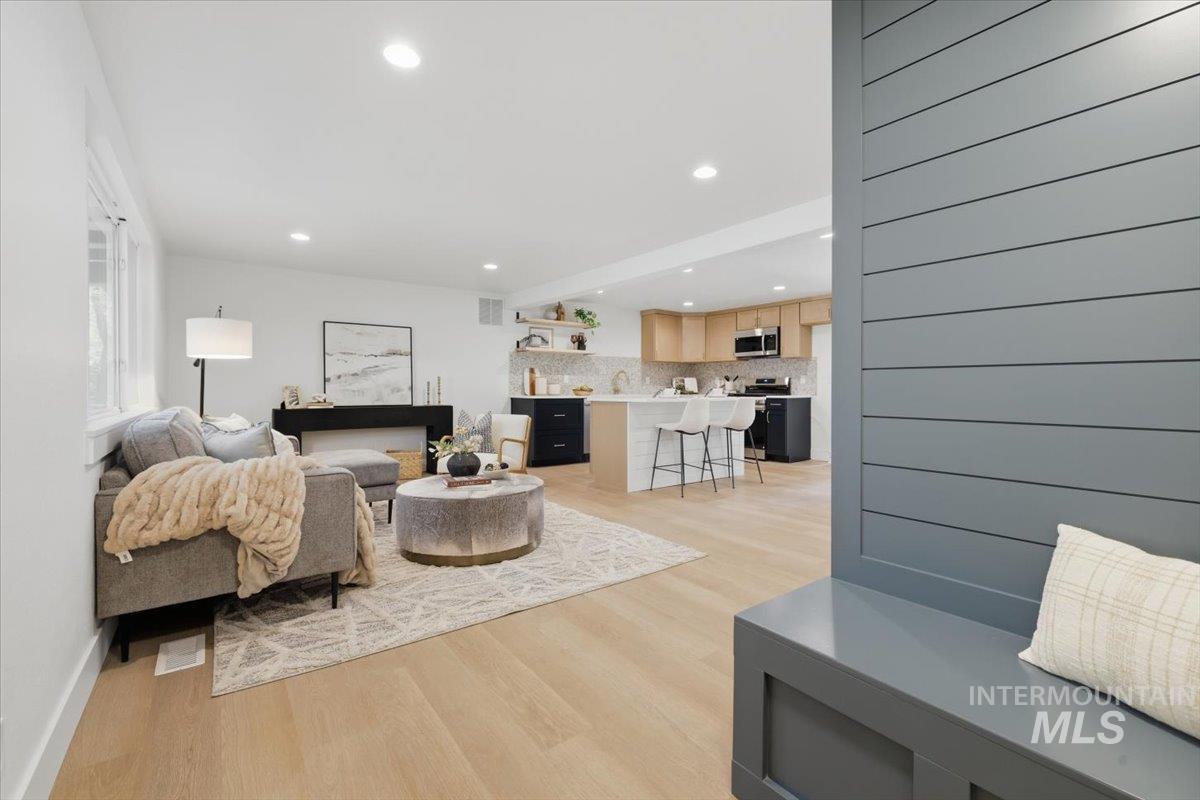 4760 N Maplewood, Boise, Idaho 83703, 4 Bedrooms, 2 Bathrooms, Residential For Sale, Price $524,900,MLS 98982535