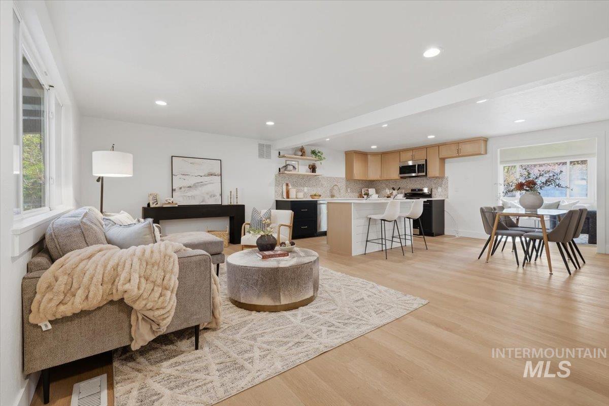 4760 N Maplewood, Boise, Idaho 83703, 4 Bedrooms, 2 Bathrooms, Residential For Sale, Price $524,900,MLS 98982535