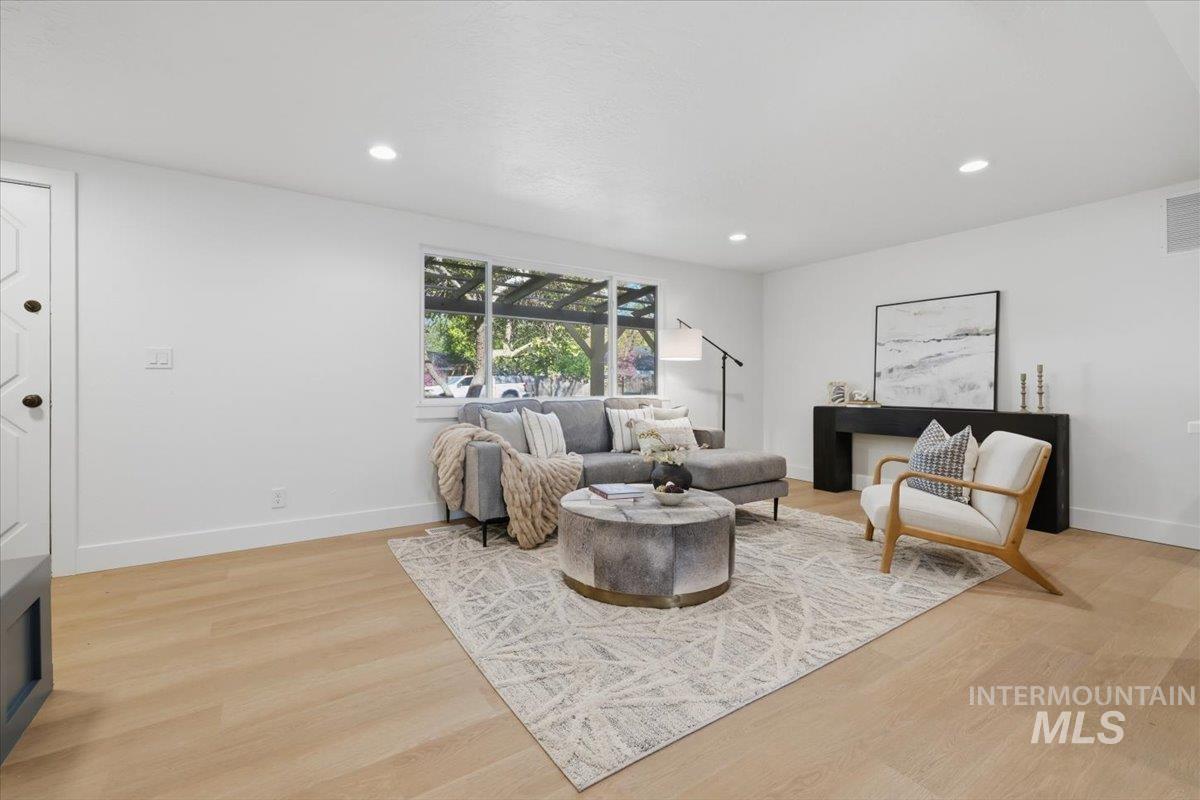 4760 N Maplewood, Boise, Idaho 83703, 4 Bedrooms, 2 Bathrooms, Residential For Sale, Price $524,900,MLS 98982535