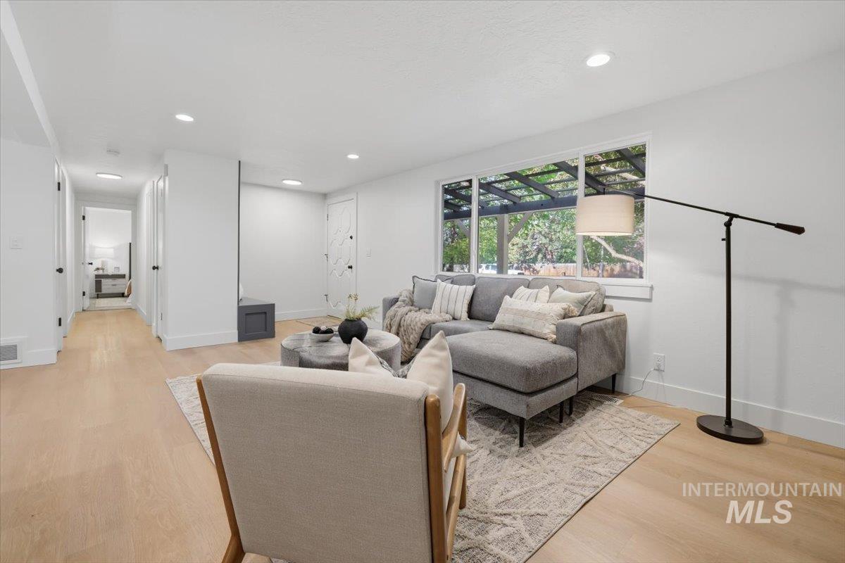 4760 N Maplewood, Boise, Idaho 83703, 4 Bedrooms, 2 Bathrooms, Residential For Sale, Price $524,900,MLS 98982535