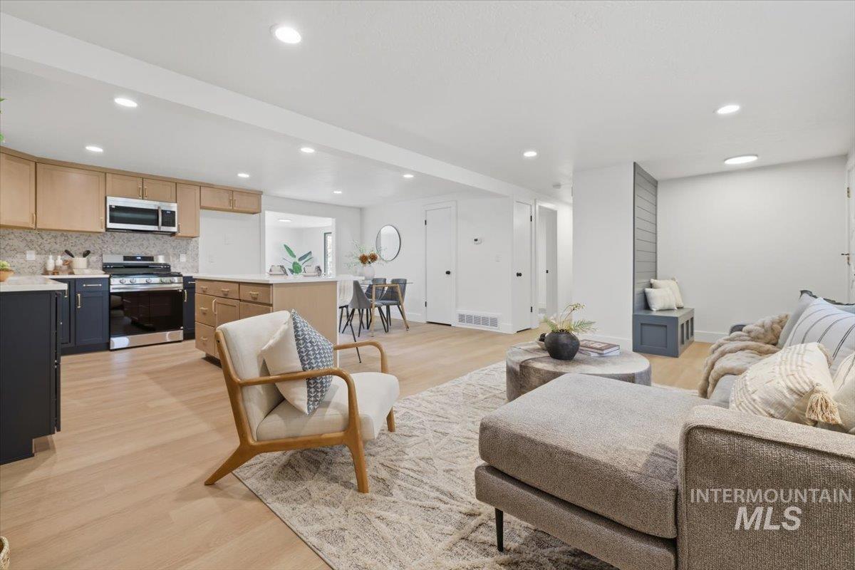 4760 N Maplewood, Boise, Idaho 83703, 4 Bedrooms, 2 Bathrooms, Residential For Sale, Price $524,900,MLS 98982535