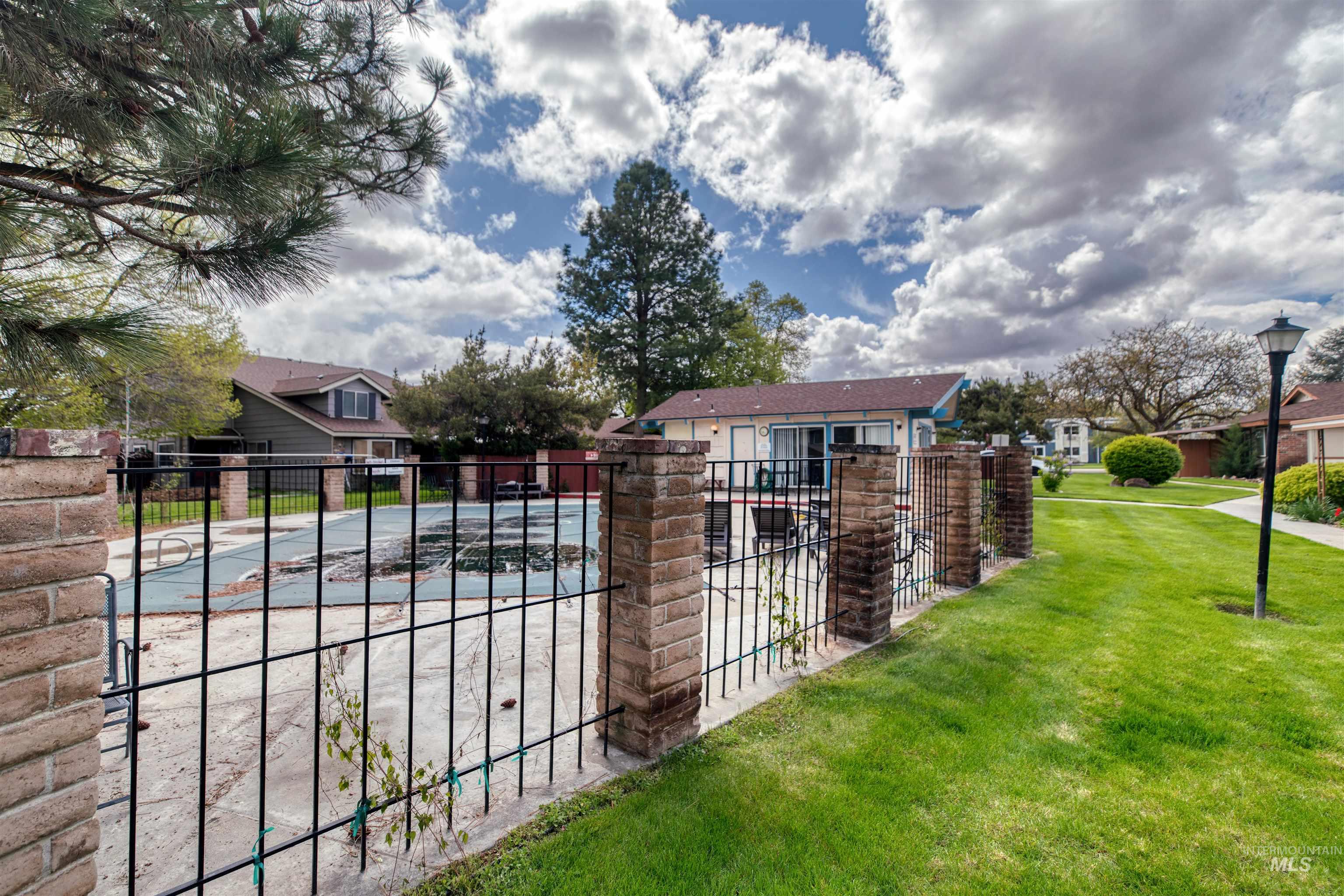 5268 W Kootenai St., Boise, Idaho 83705, 2 Bedrooms, 1 Bathroom, Residential For Sale, Price $274,900, 98982540