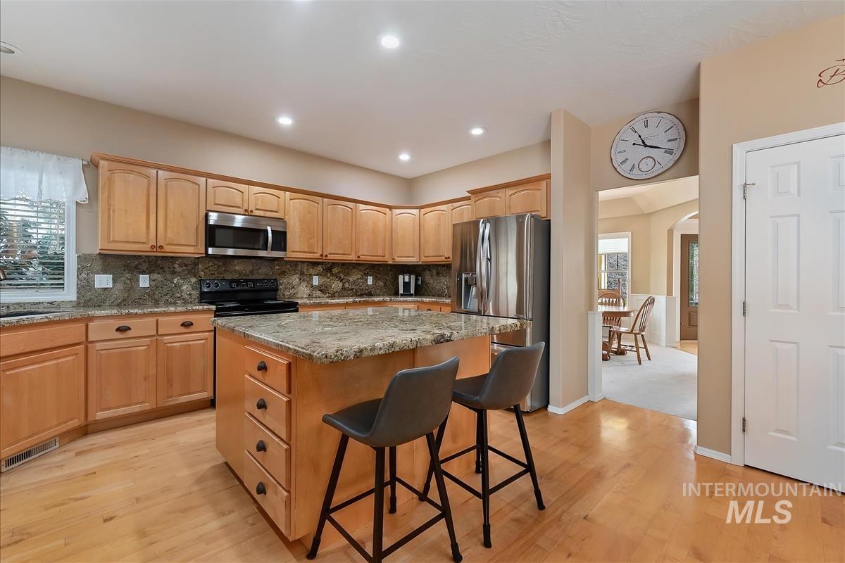 2063 N Parkforest Way, Eagle, Idaho 83616, 7 Bedrooms, 4.5 Bathrooms, Residential For Sale, Price $1,249,000, 98982545