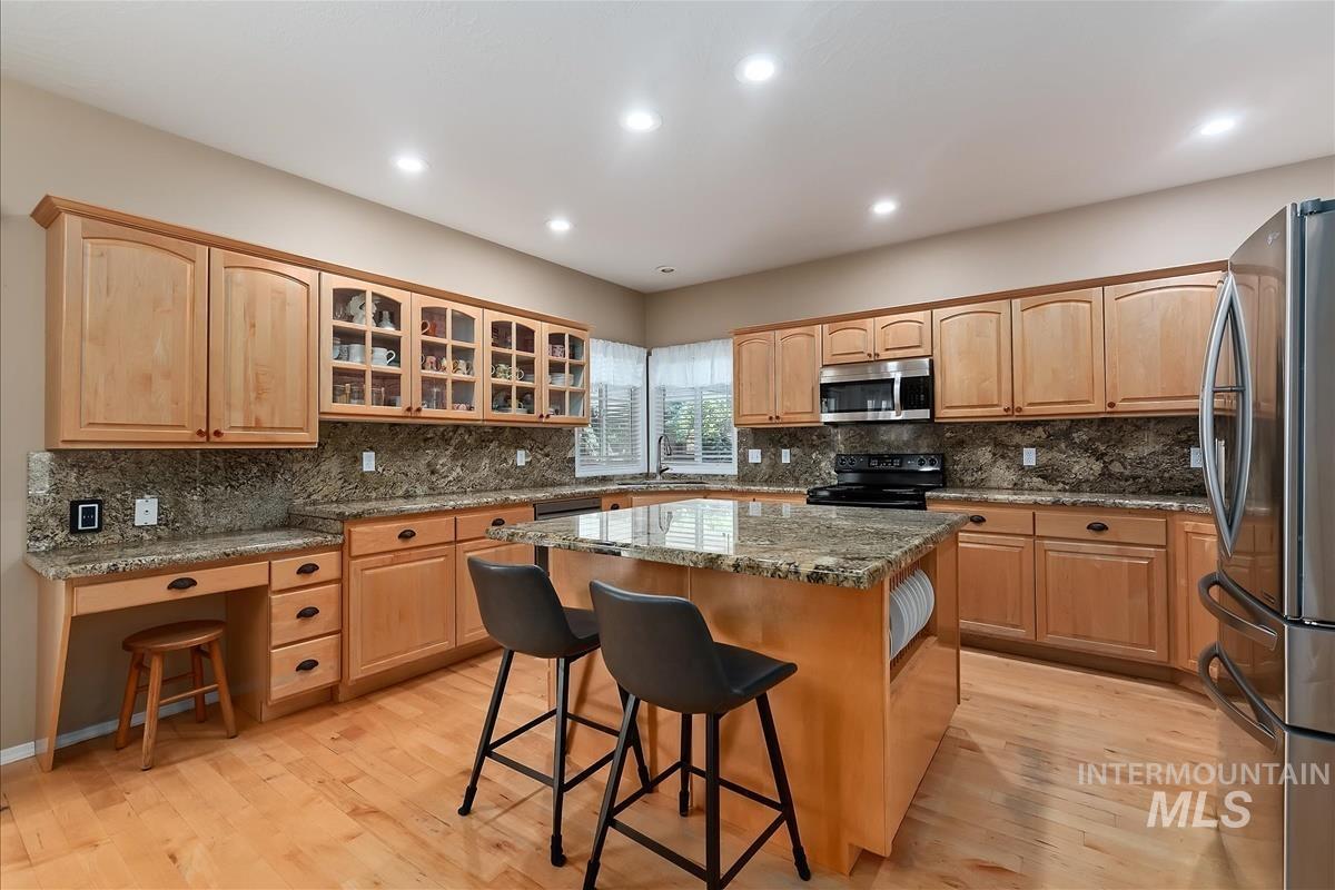 2063 N Parkforest Way, Eagle, Idaho 83616, 7 Bedrooms, 4.5 Bathrooms, Residential For Sale, Price $1,249,000, 98982545