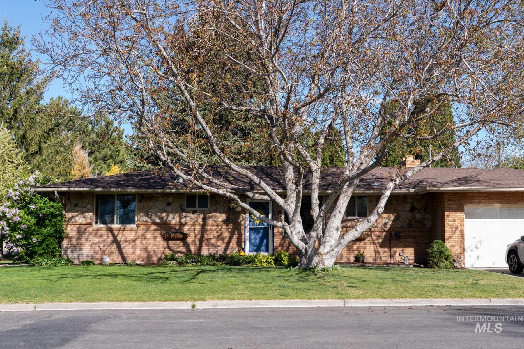 976 Desert View Dr., Twin Falls, Idaho 83301, 4 Bedrooms, 3 Bathrooms, Residential For Sale, Price $399,000, 98982546