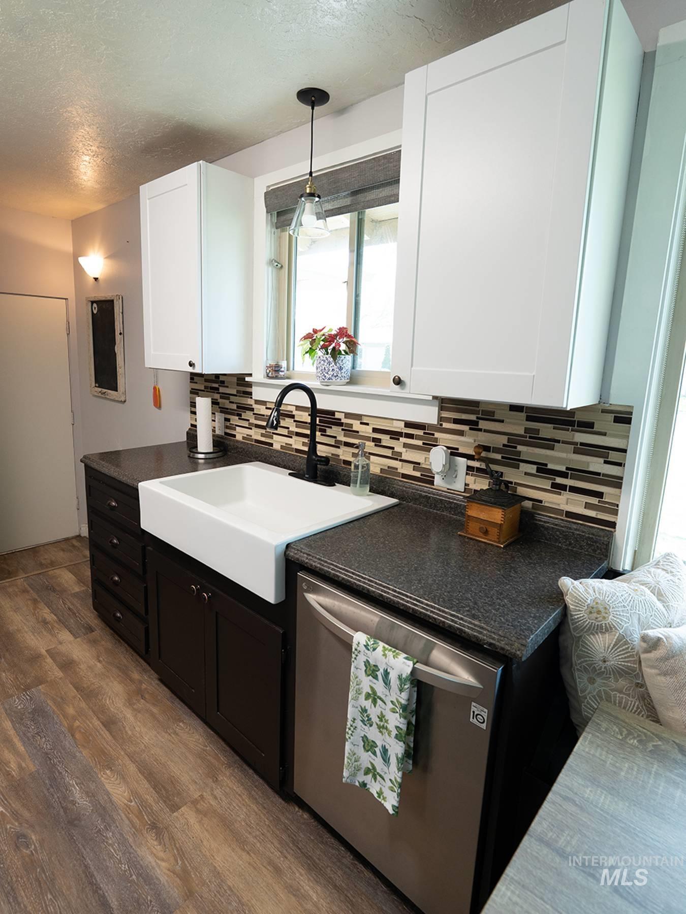 976 Desert View Dr., Twin Falls, Idaho 83301, 4 Bedrooms, 3 Bathrooms, Residential For Sale, Price $449,000,MLS 98982546