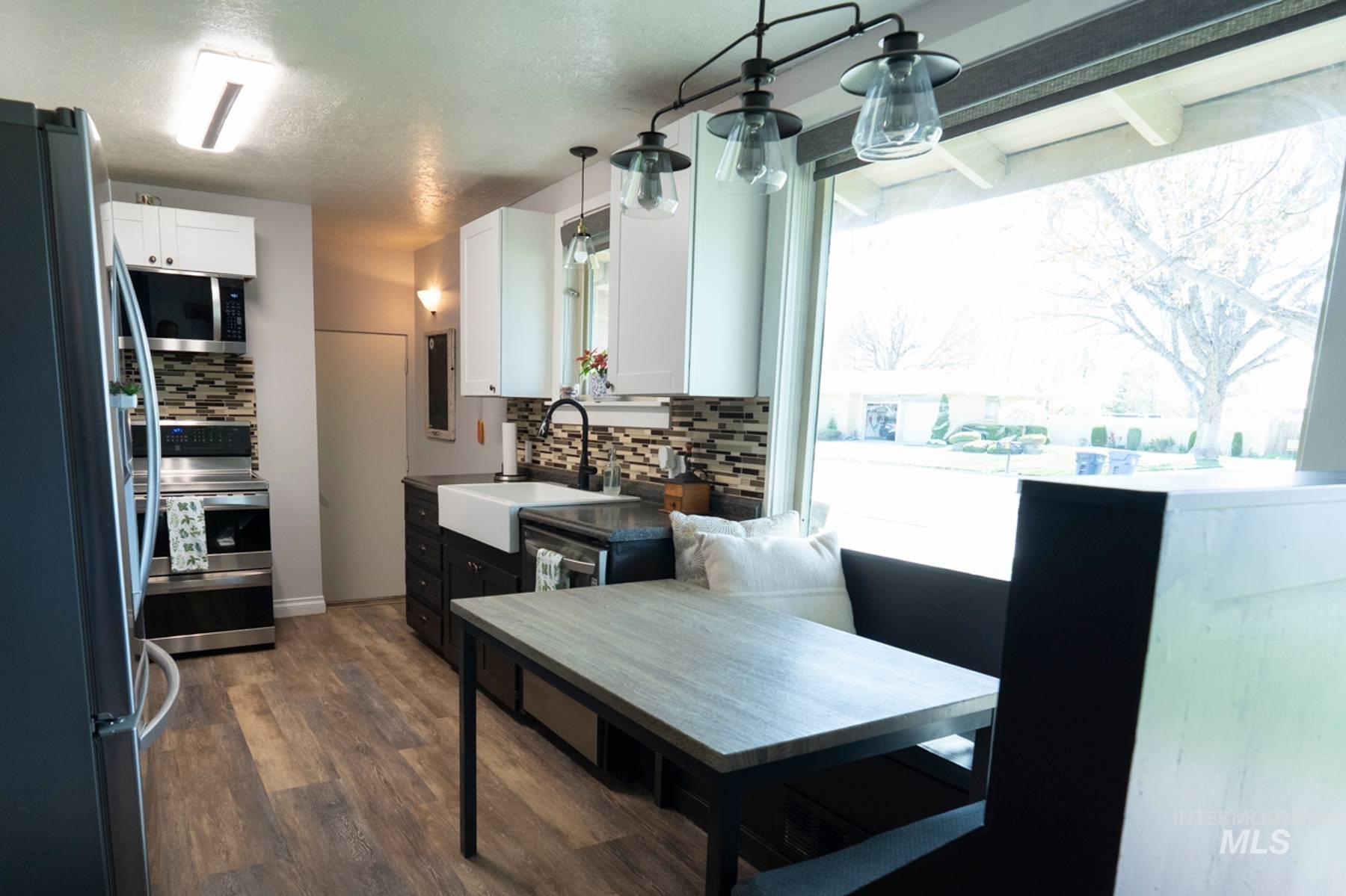 976 Desert View Dr., Twin Falls, Idaho 83301, 4 Bedrooms, 3 Bathrooms, Residential For Sale, Price $449,000,MLS 98982546