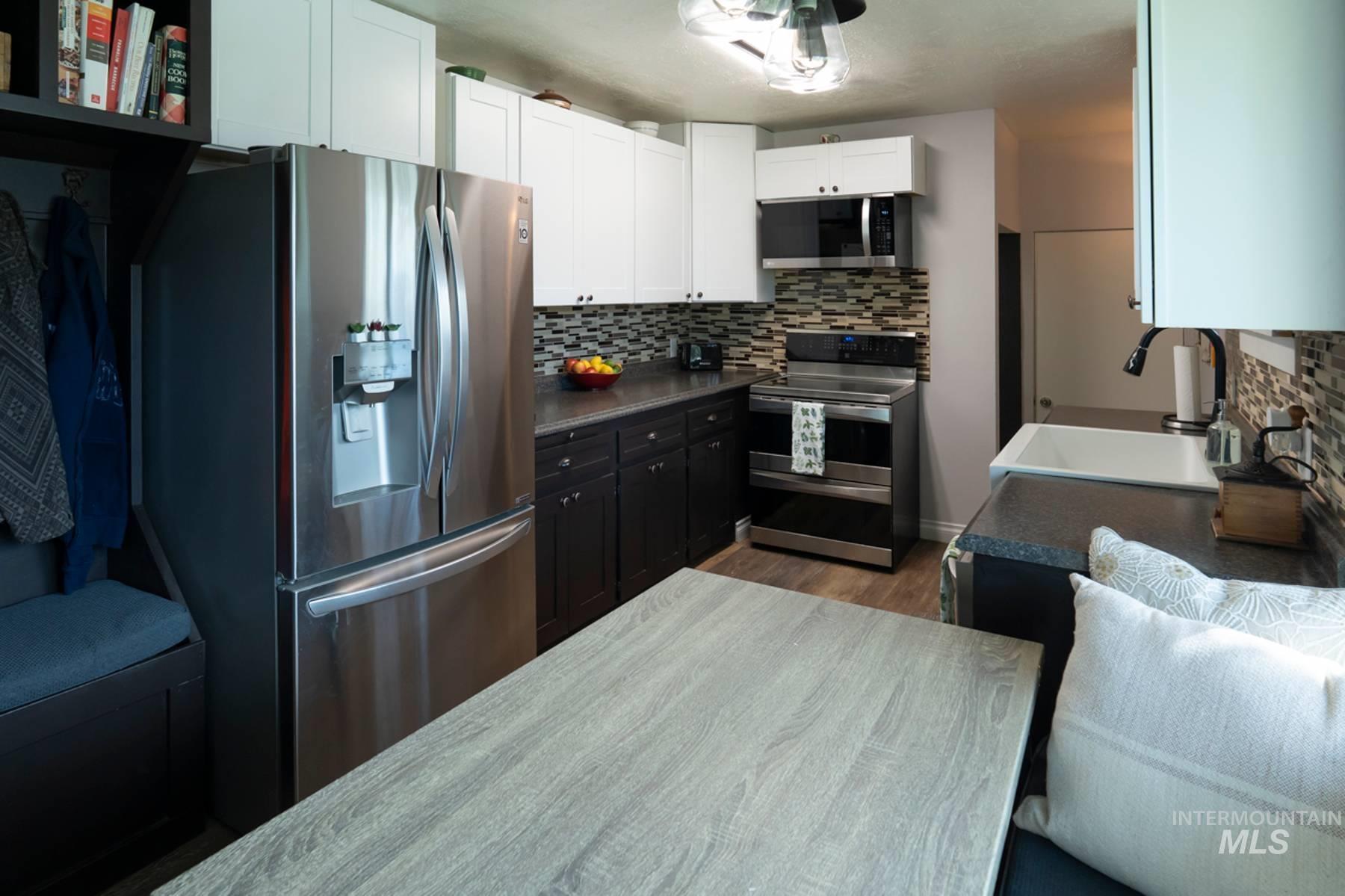 976 Desert View Dr., Twin Falls, Idaho 83301, 4 Bedrooms, 3 Bathrooms, Residential For Sale, Price $449,000,MLS 98982546