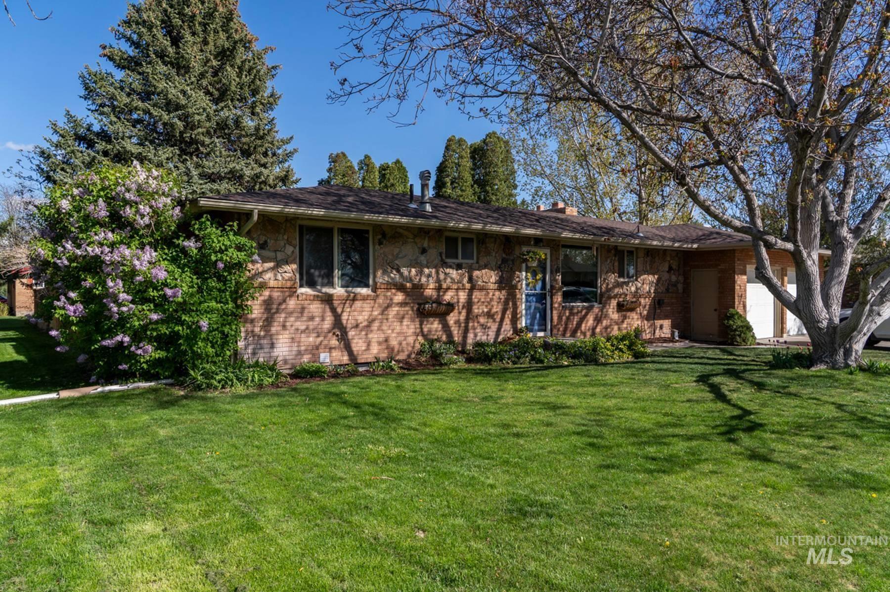 976 Desert View Dr., Twin Falls, Idaho 83301, 4 Bedrooms, 3 Bathrooms, Residential For Sale, Price $449,000,MLS 98982546