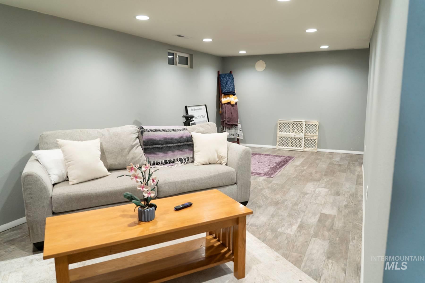 976 Desert View Dr., Twin Falls, Idaho 83301, 4 Bedrooms, 3 Bathrooms, Residential For Sale, Price $449,000,MLS 98982546