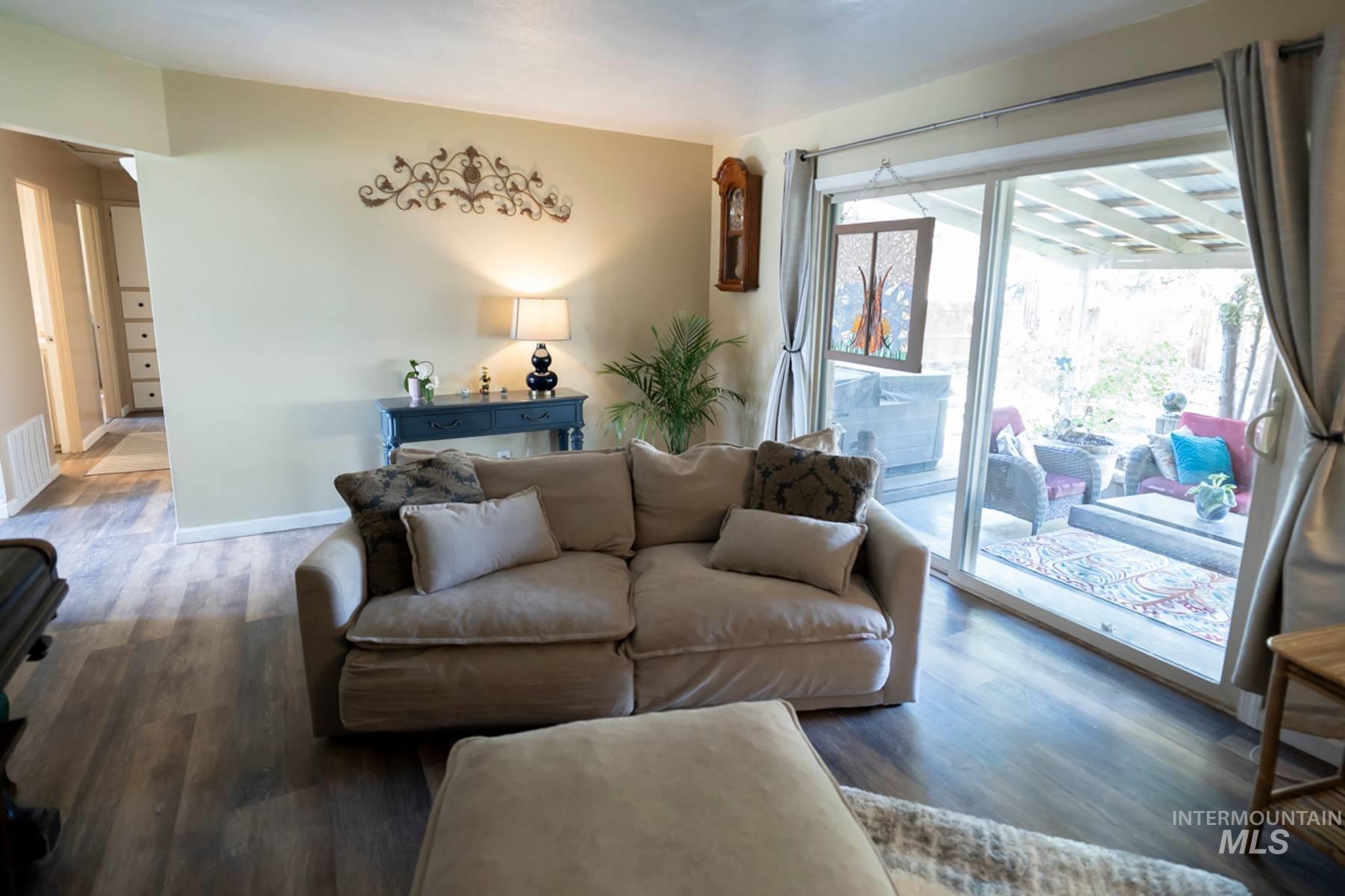 976 Desert View Dr., Twin Falls, Idaho 83301, 4 Bedrooms, 3 Bathrooms, Residential For Sale, Price $449,000,MLS 98982546