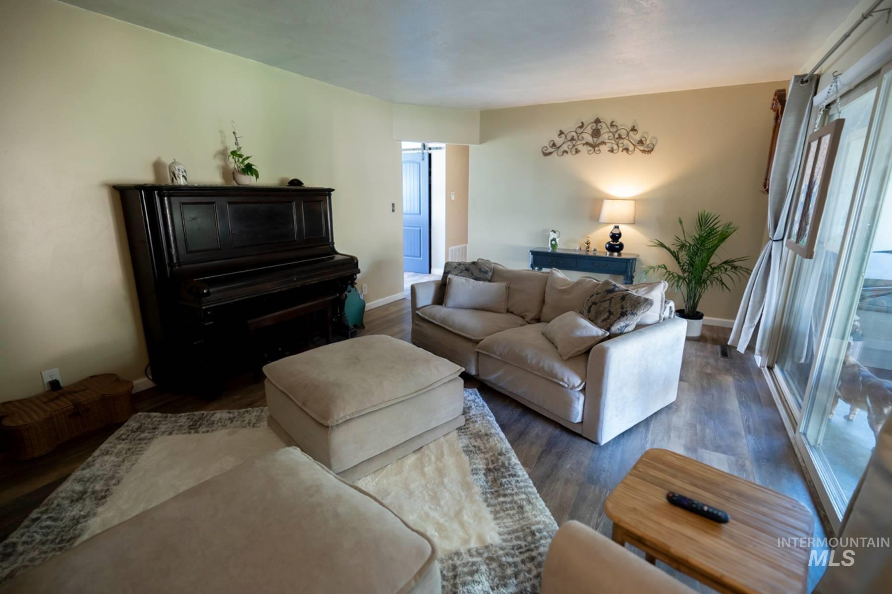 976 Desert View Dr., Twin Falls, Idaho 83301, 4 Bedrooms, 3 Bathrooms, Residential For Sale, Price $449,000,MLS 98982546