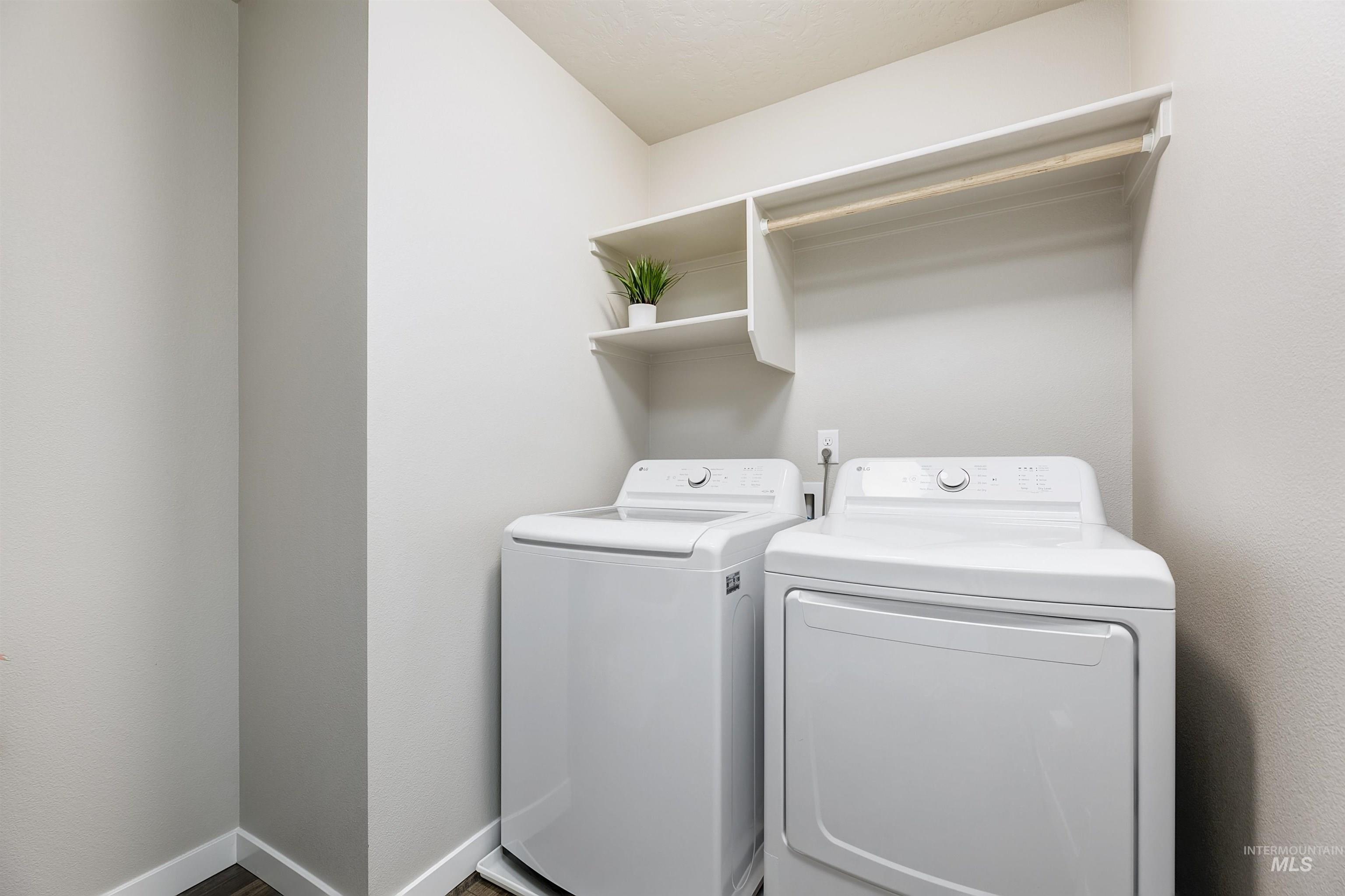 10385 W Mauve Clover Lane, Star, Idaho 83669, 4 Bedrooms, 2.5 Bathrooms, Residential For Sale, Price $569,500,MLS 98982547