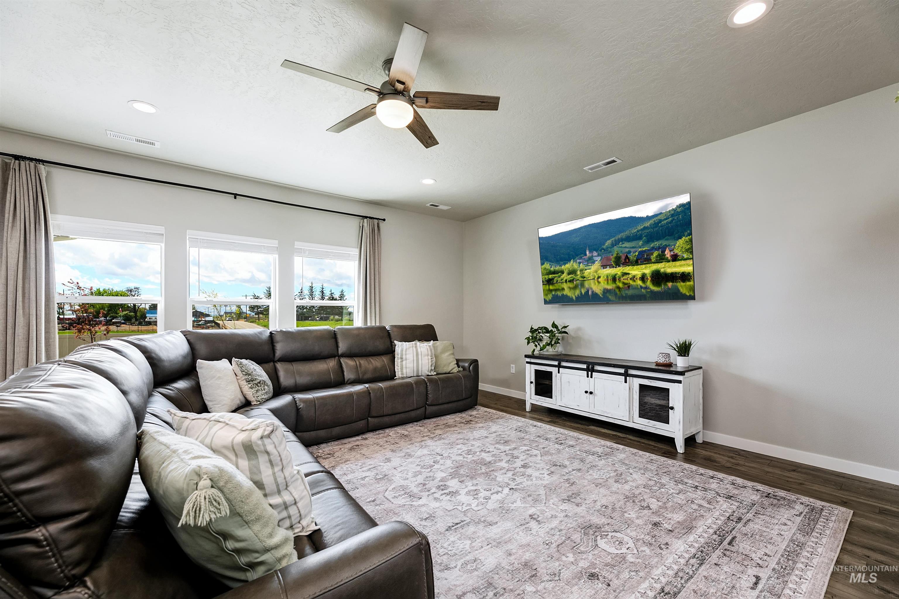 10385 W Mauve Clover Lane, Star, Idaho 83669, 4 Bedrooms, 2.5 Bathrooms, Residential For Sale, Price $569,500,MLS 98982547