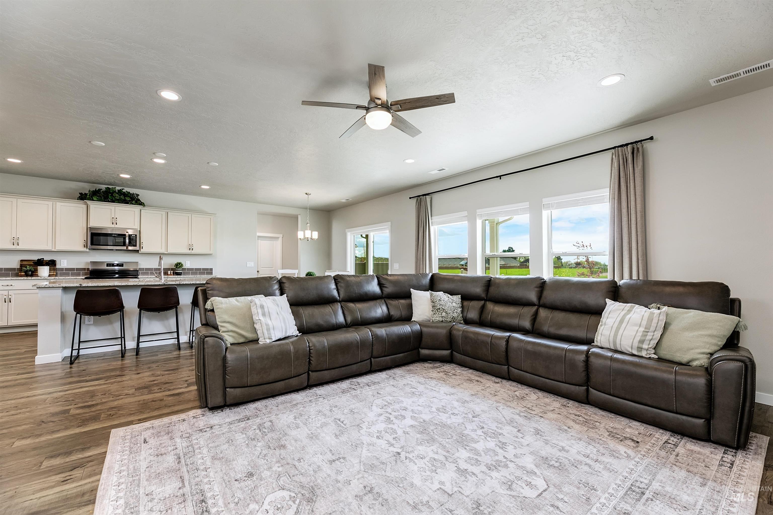 10385 W Mauve Clover Lane, Star, Idaho 83669, 4 Bedrooms, 2.5 Bathrooms, Residential For Sale, Price $569,500,MLS 98982547