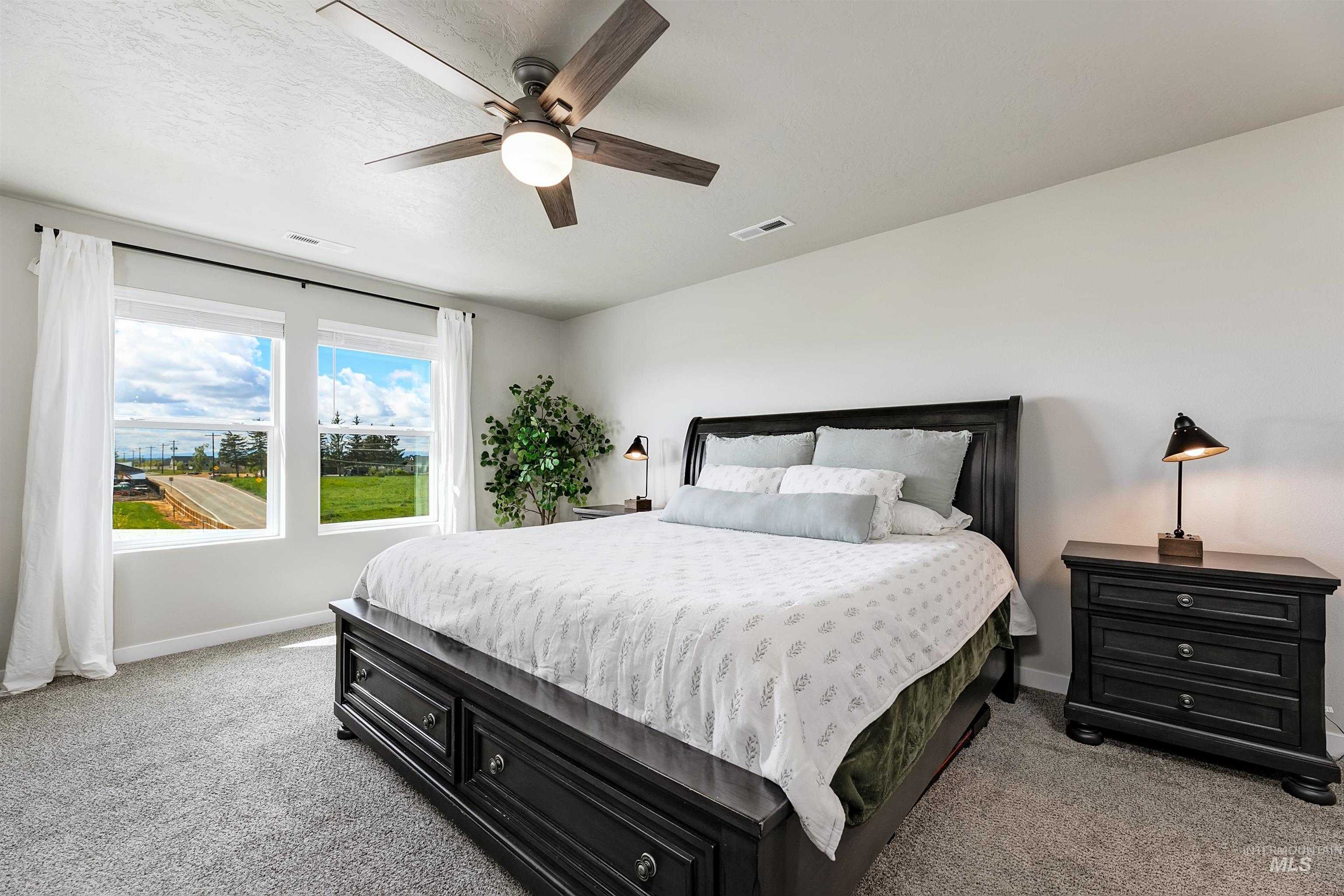 10385 W Mauve Clover Lane, Star, Idaho 83669, 4 Bedrooms, 2.5 Bathrooms, Residential For Sale, Price $569,500,MLS 98982547