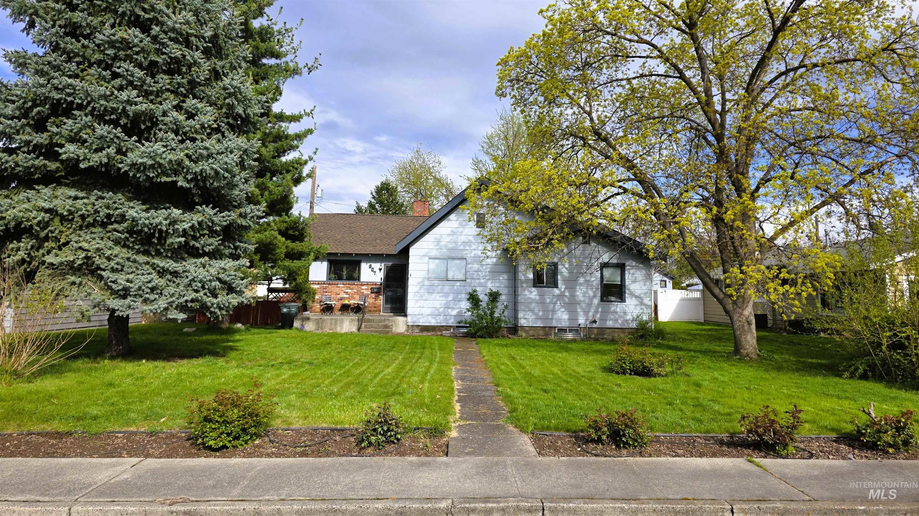 607 Burns Street, Clarkston, Washington 99403, 3 Bedrooms, 1 Bathroom, Residential For Sale, Price $289,900, 98982550