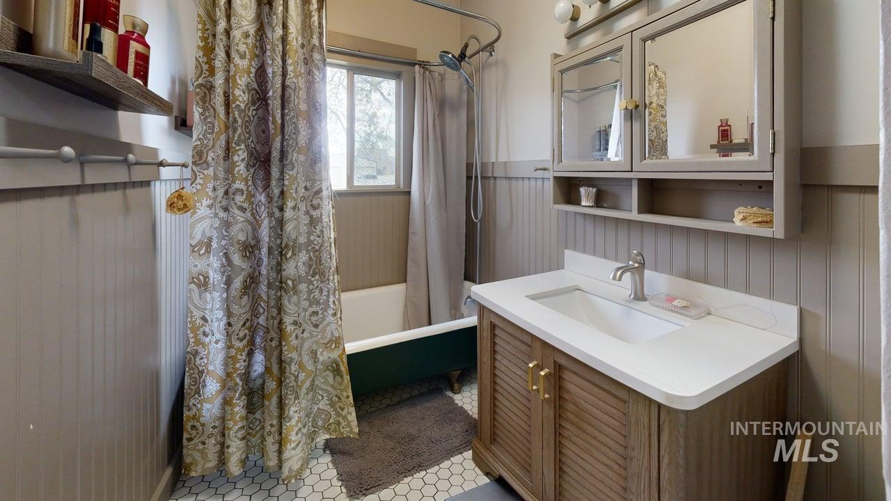 607 Burns Street, Clarkston, Washington 99403, 3 Bedrooms, 1 Bathroom, Residential For Sale, Price $289,900, 98982550