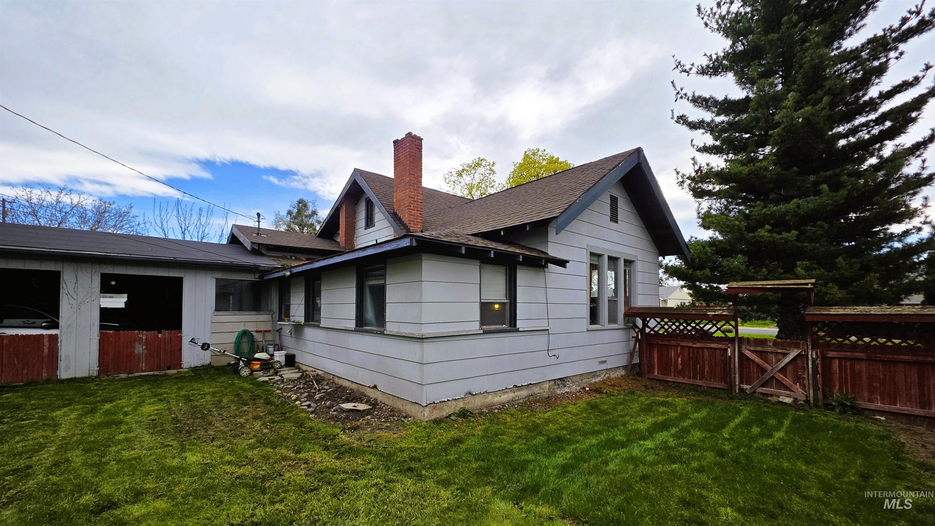 607 Burns Street, Clarkston, Washington 99403, 3 Bedrooms, 1 Bathroom, Residential For Sale, Price $289,900, 98982550