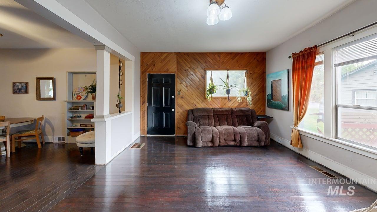 607 Burns Street, Clarkston, Washington 99403, 3 Bedrooms, 1 Bathroom, Residential For Sale, Price $289,900, 98982550