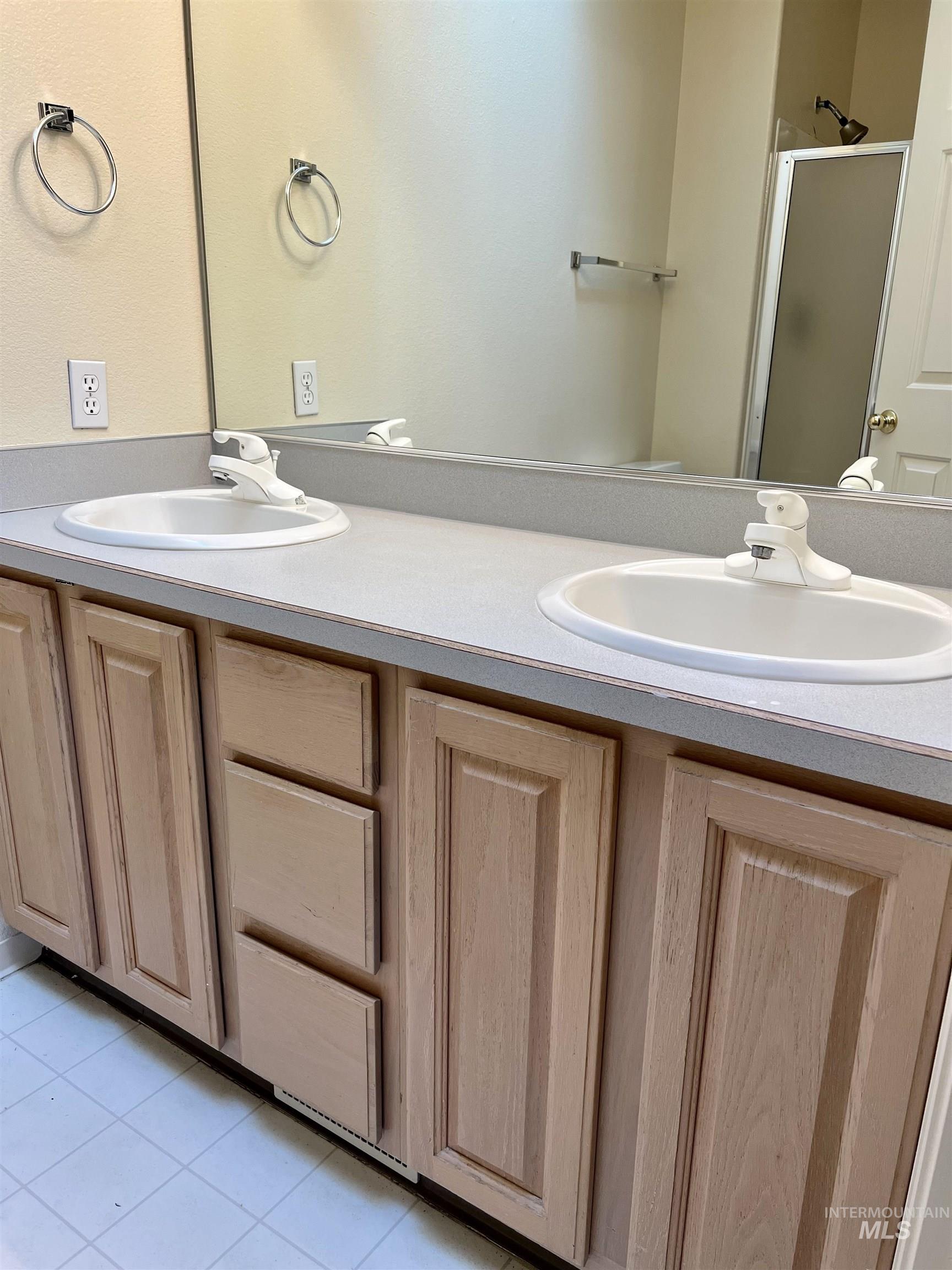 7949 W Holt Ct., Boise, Idaho 83704, 3 Bedrooms, 2.5 Bathrooms, Residential For Sale, Price $355,000, 98982551