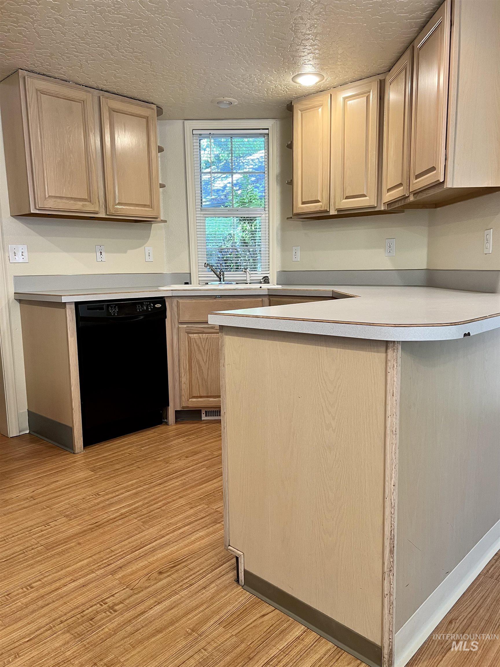 7949 W Holt Ct., Boise, Idaho 83704, 3 Bedrooms, 2.5 Bathrooms, Residential For Sale, Price $355,000, 98982551