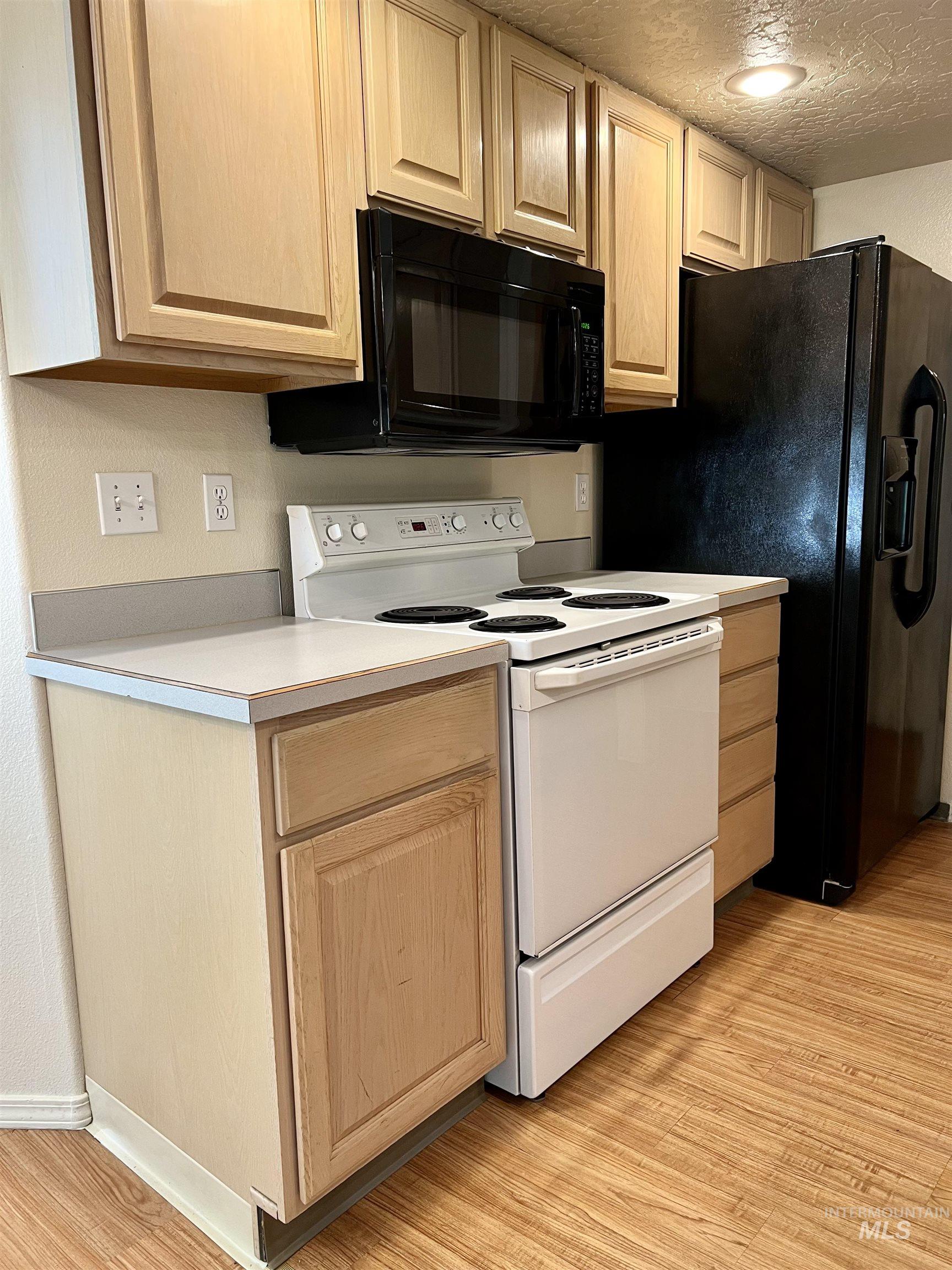 7949 W Holt Ct., Boise, Idaho 83704, 3 Bedrooms, 2.5 Bathrooms, Residential For Sale, Price $355,000, 98982551