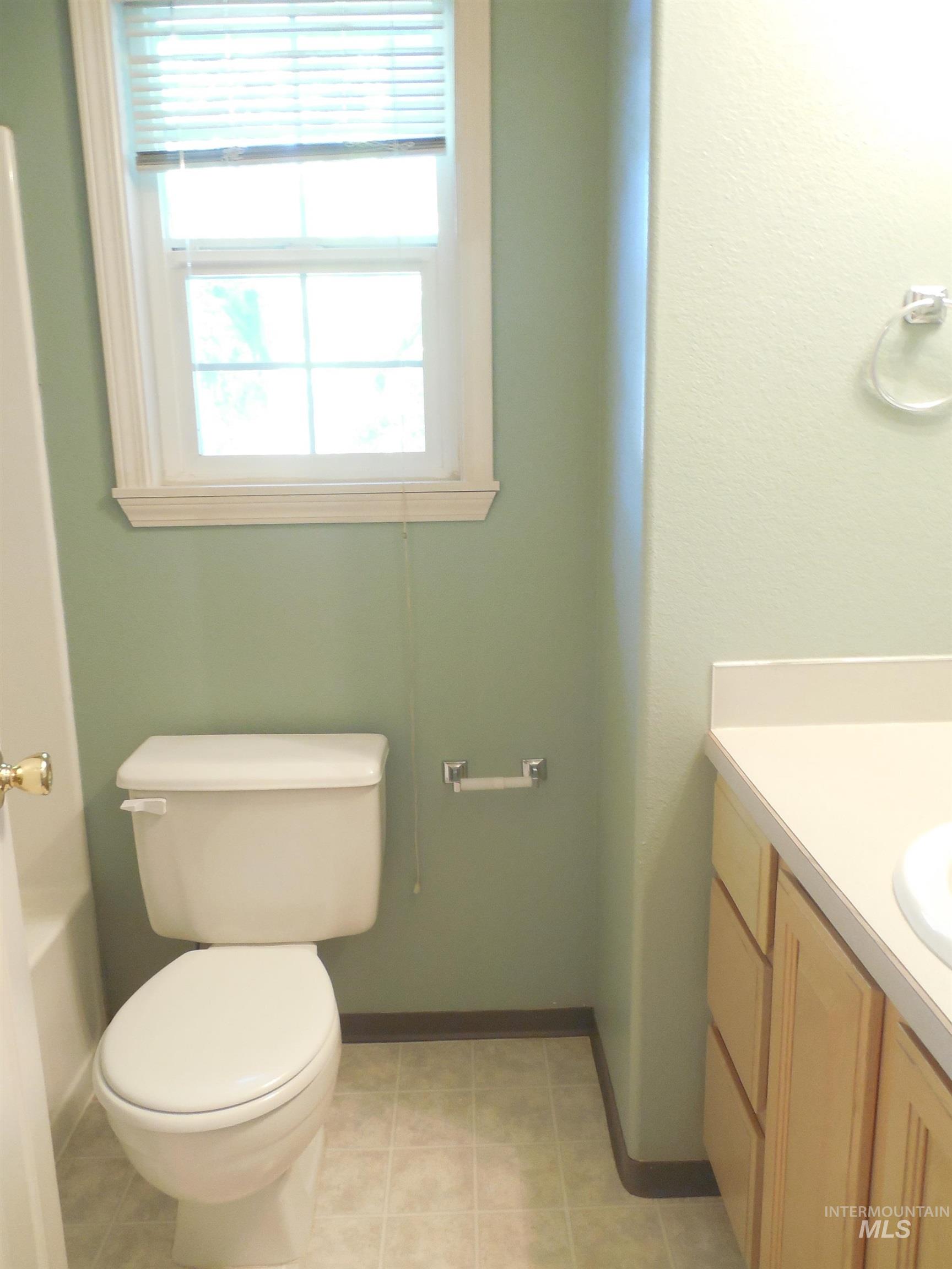 7937 W Holt Ct., Boise, Idaho 83704, 2 Bedrooms, 2.5 Bathrooms, Residential For Sale, Price $313,000, 98982552