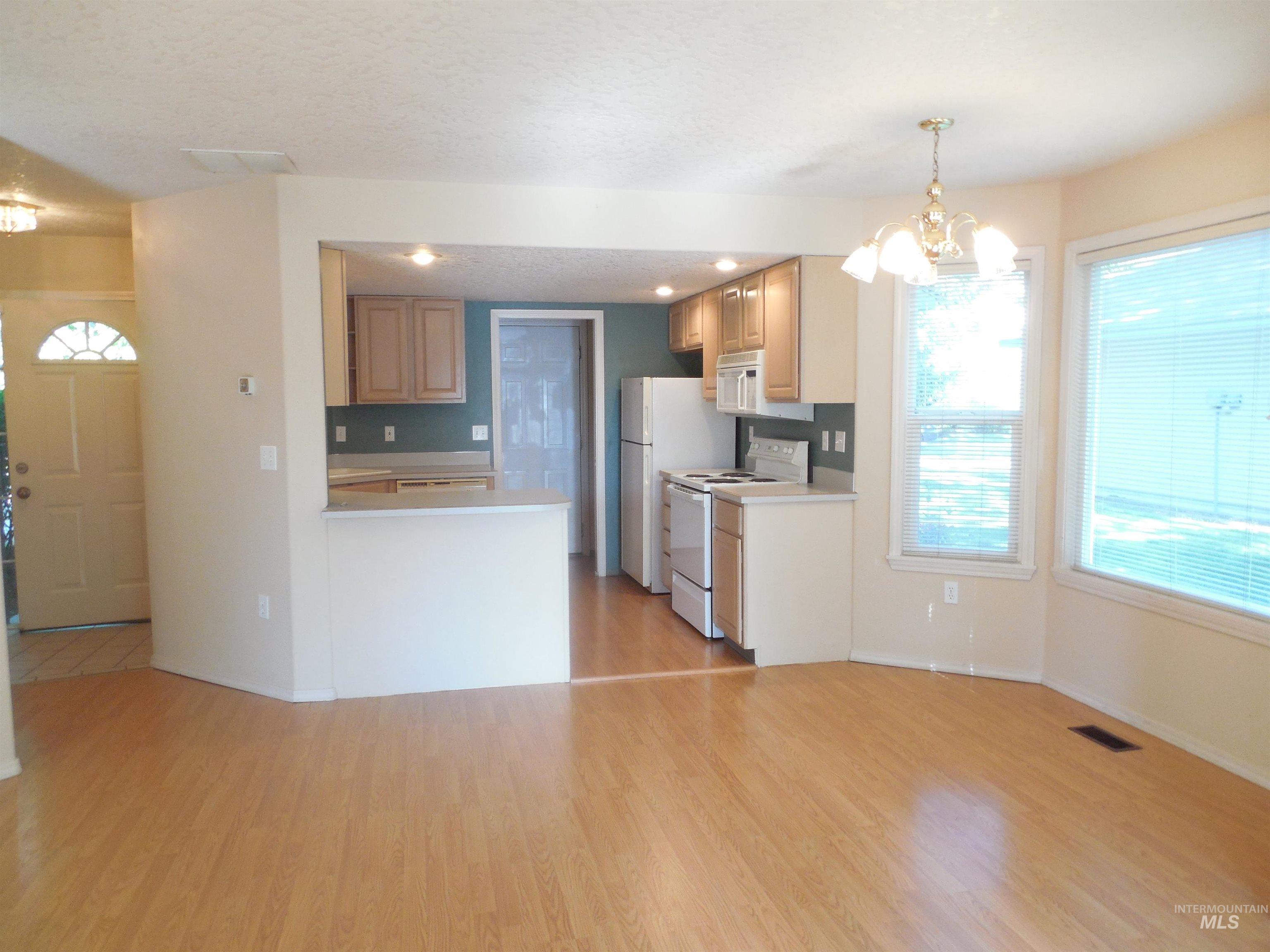 7937 W Holt Ct., Boise, Idaho 83704, 2 Bedrooms, 2.5 Bathrooms, Residential For Sale, Price $313,000, 98982552