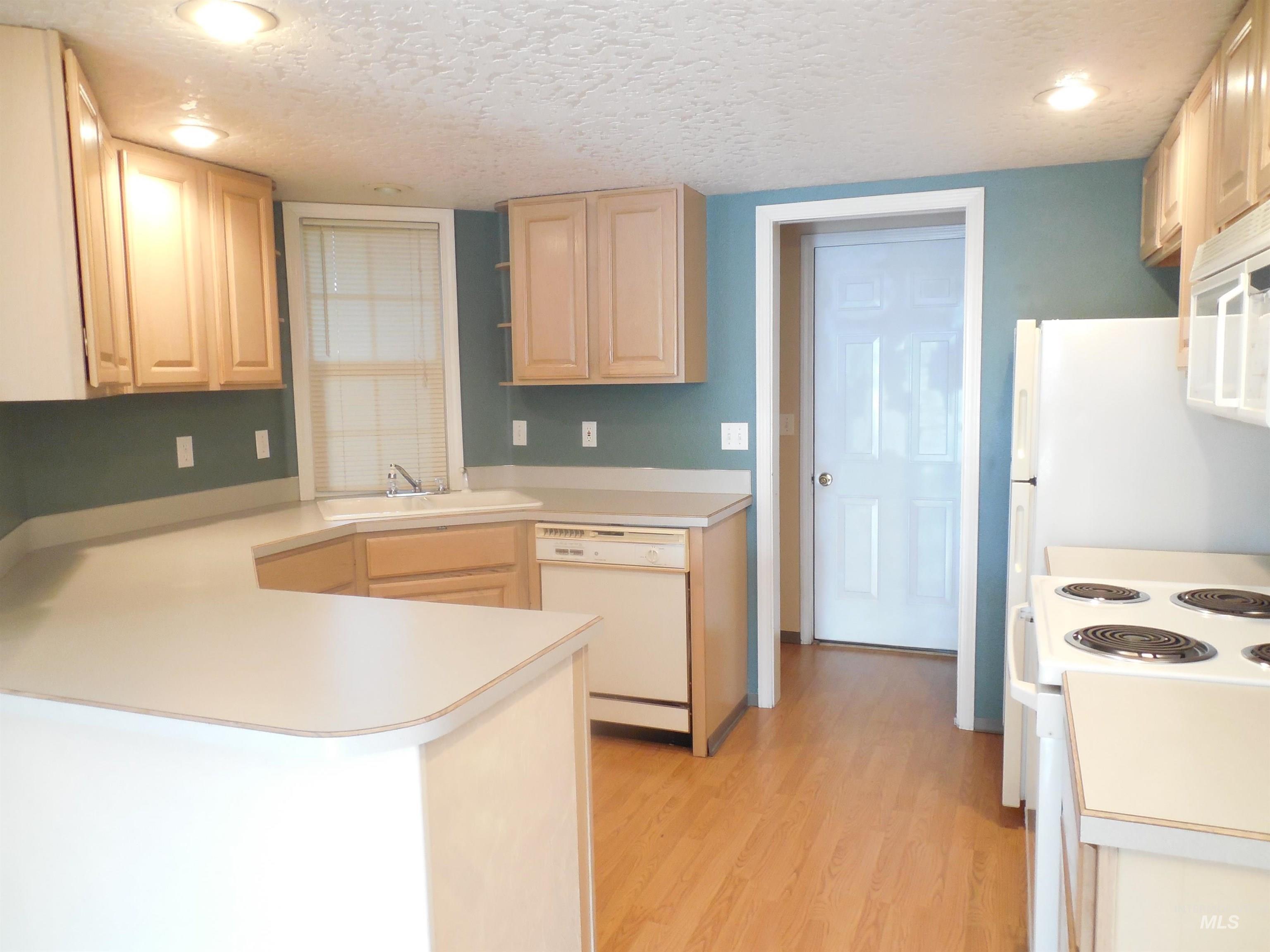 7937 W Holt Ct., Boise, Idaho 83704, 2 Bedrooms, 2.5 Bathrooms, Residential For Sale, Price $313,000, 98982552