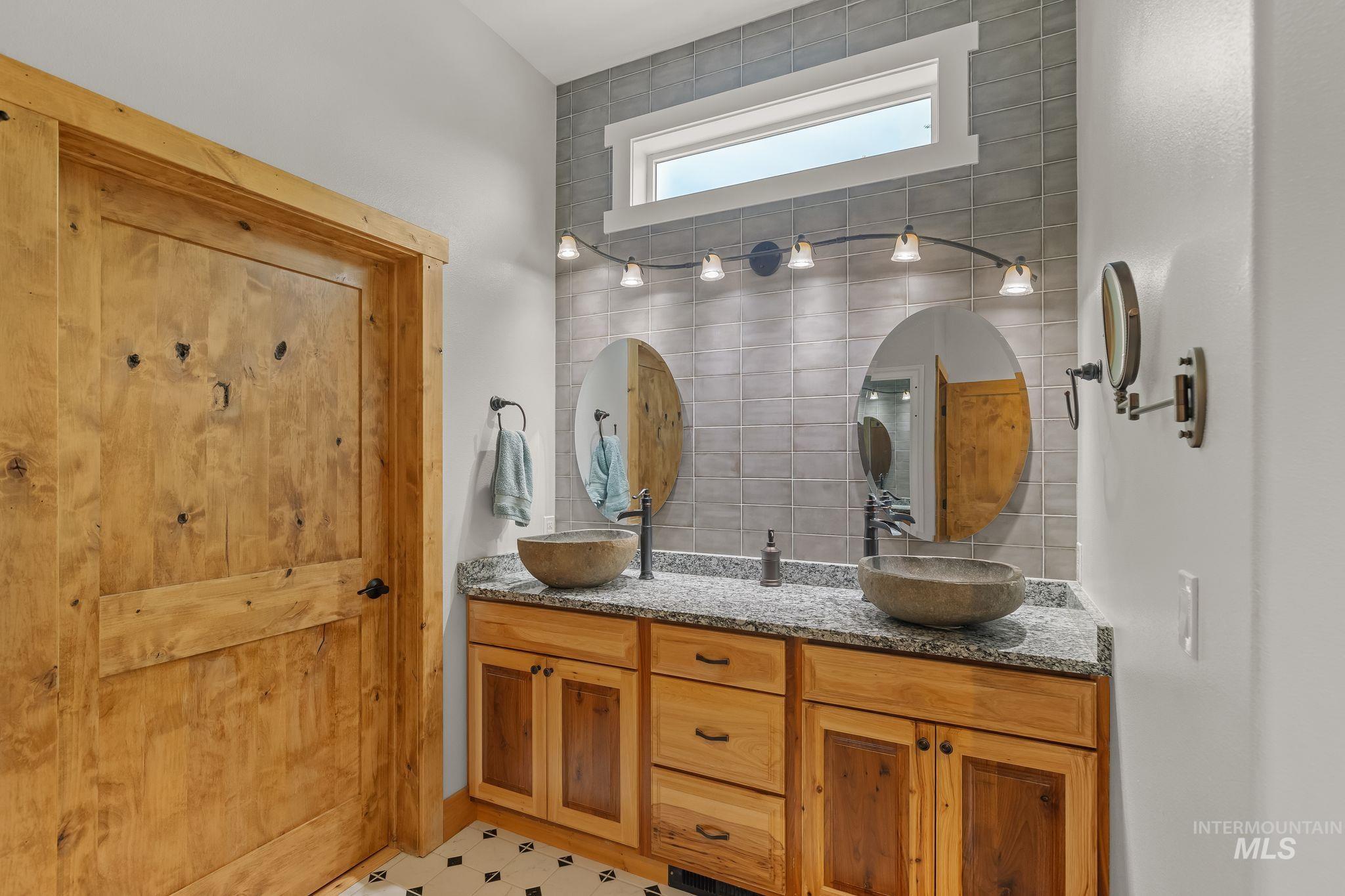809 River Pointe Lane, Lenore, Idaho 83541, 2 Bedrooms, 2 Bathrooms, Residential For Sale, Price $995,000, 98982553