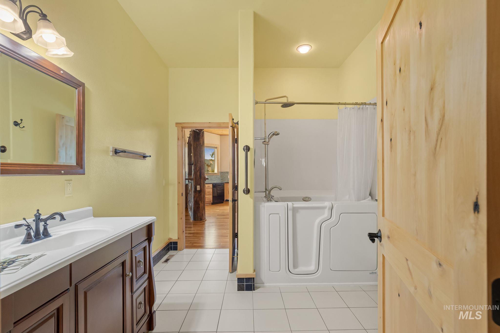 809 River Pointe Lane, Lenore, Idaho 83541, 2 Bedrooms, 2 Bathrooms, Residential For Sale, Price $995,000, 98982553