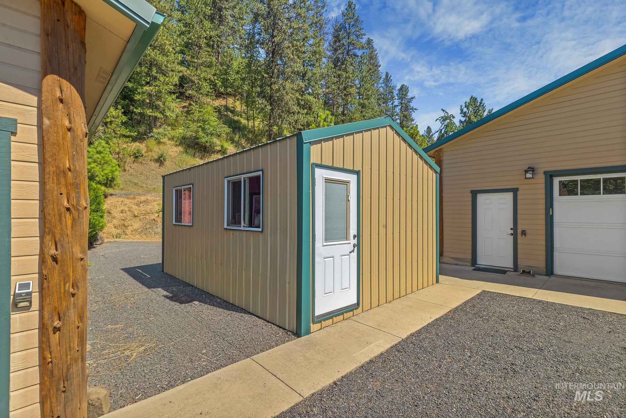 809 River Pointe Lane, Lenore, Idaho 83541, 2 Bedrooms, 2 Bathrooms, Residential For Sale, Price $995,000, 98982553