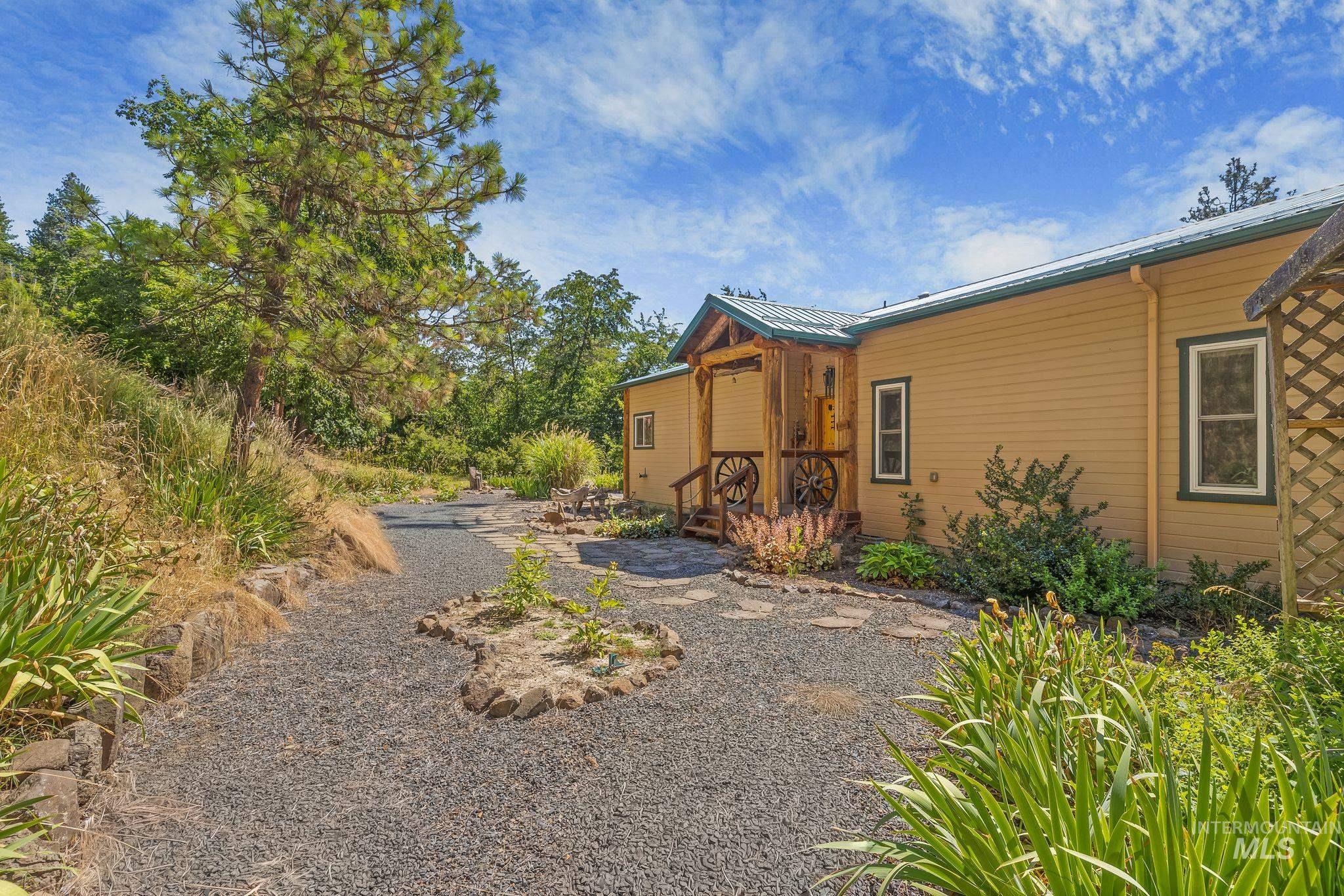 809 River Pointe Lane, Lenore, Idaho 83541, 2 Bedrooms, 2 Bathrooms, Residential For Sale, Price $995,000, 98982553
