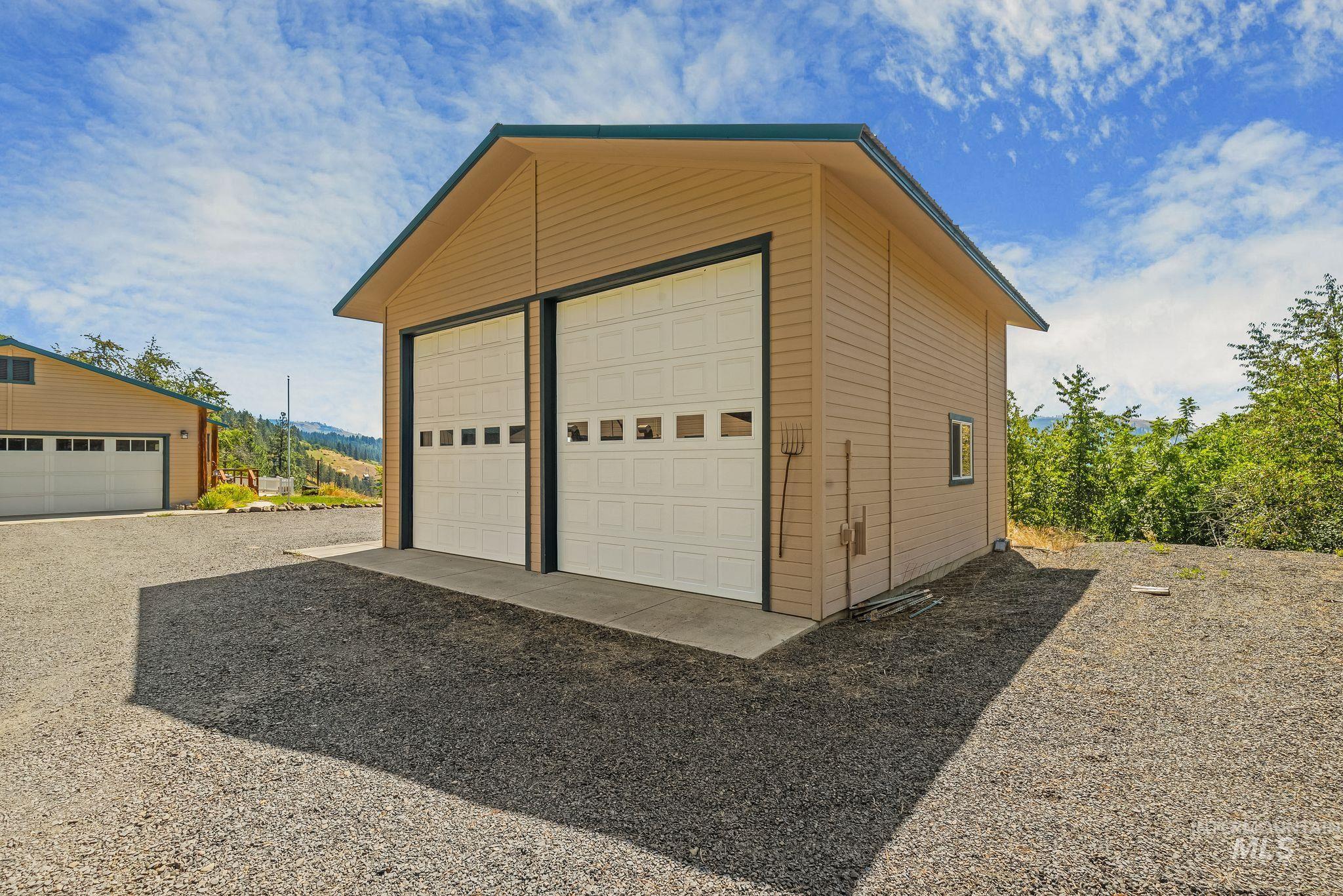809 River Pointe Lane, Lenore, Idaho 83541, 2 Bedrooms, 2 Bathrooms, Residential For Sale, Price $995,000, 98982553